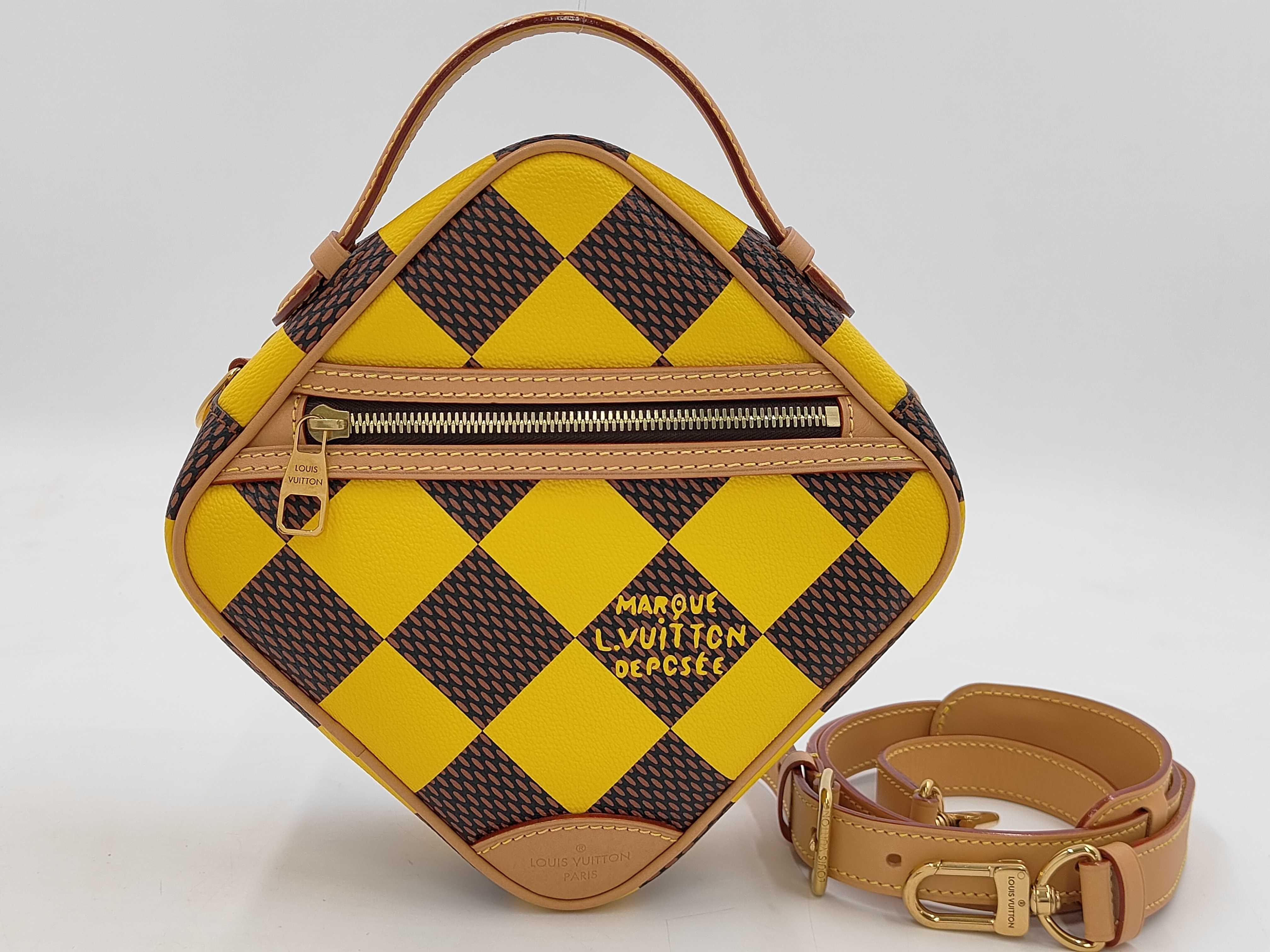 N40562 Chess Messenger Shoulder Bag