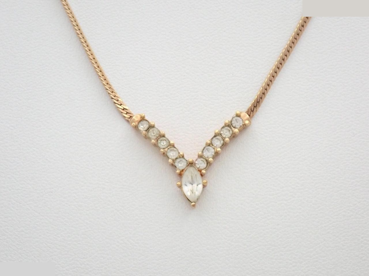 necklace, chain approximately 42cm