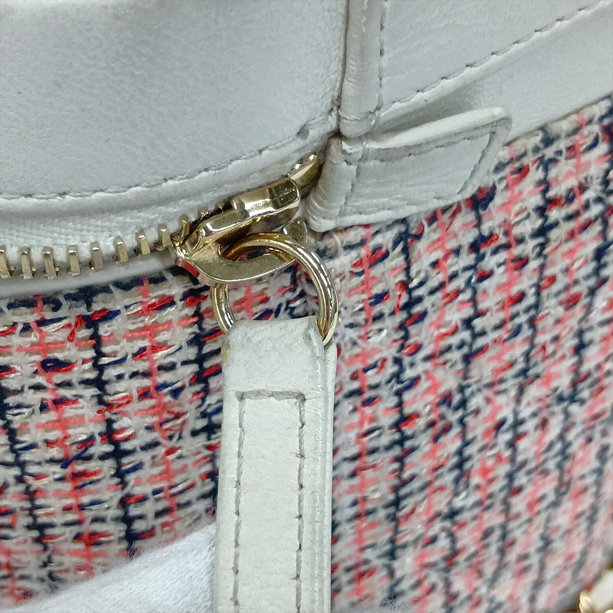 Matelassé Tweed 2-Way Handbag Vanity Case, Red x White, Gold Hardware, 27706400, Serial Number 27 — view 11