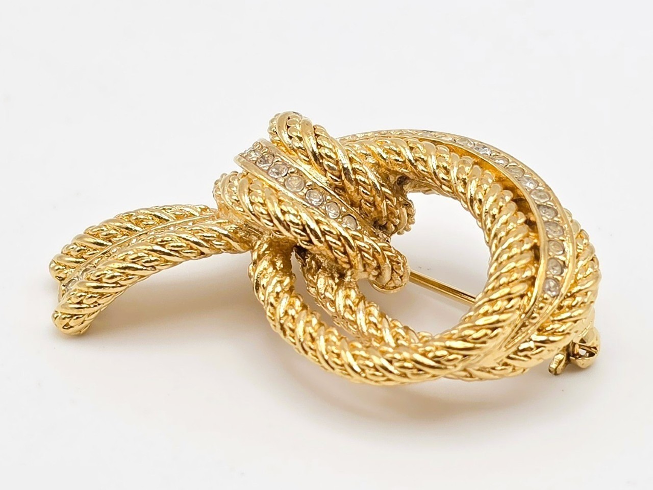 brooch — view 2