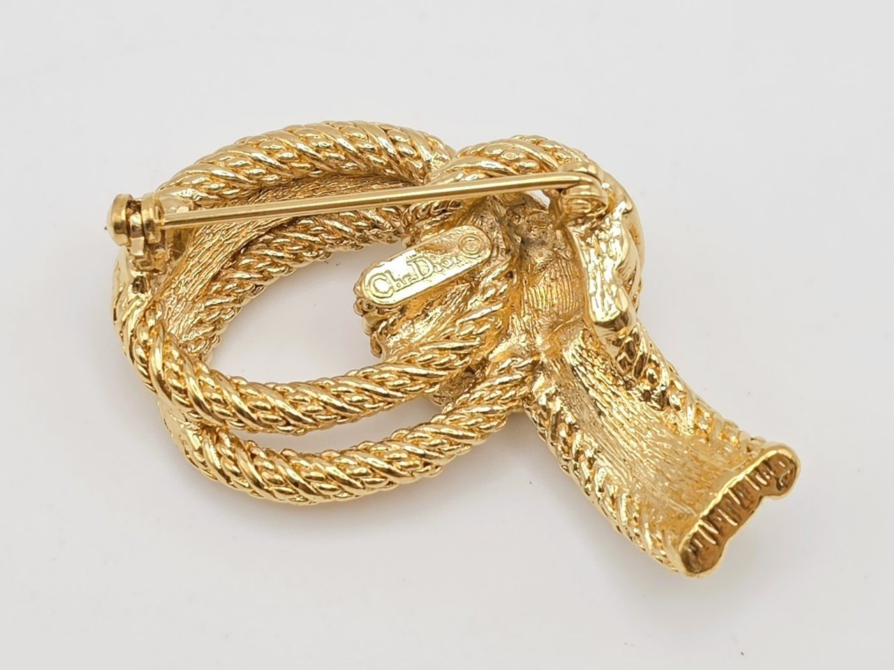 brooch — view 3