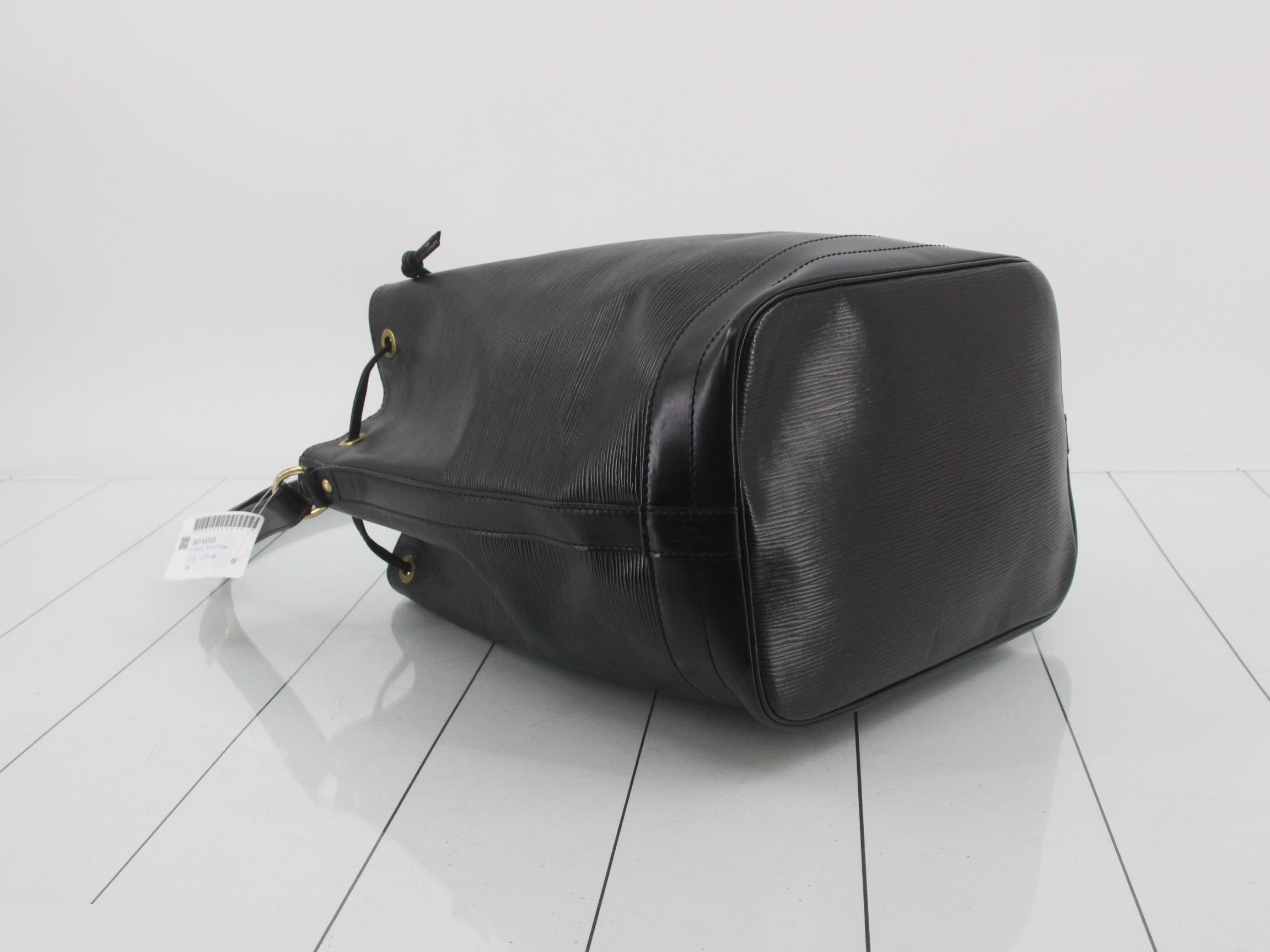 Noé Noir — view 5