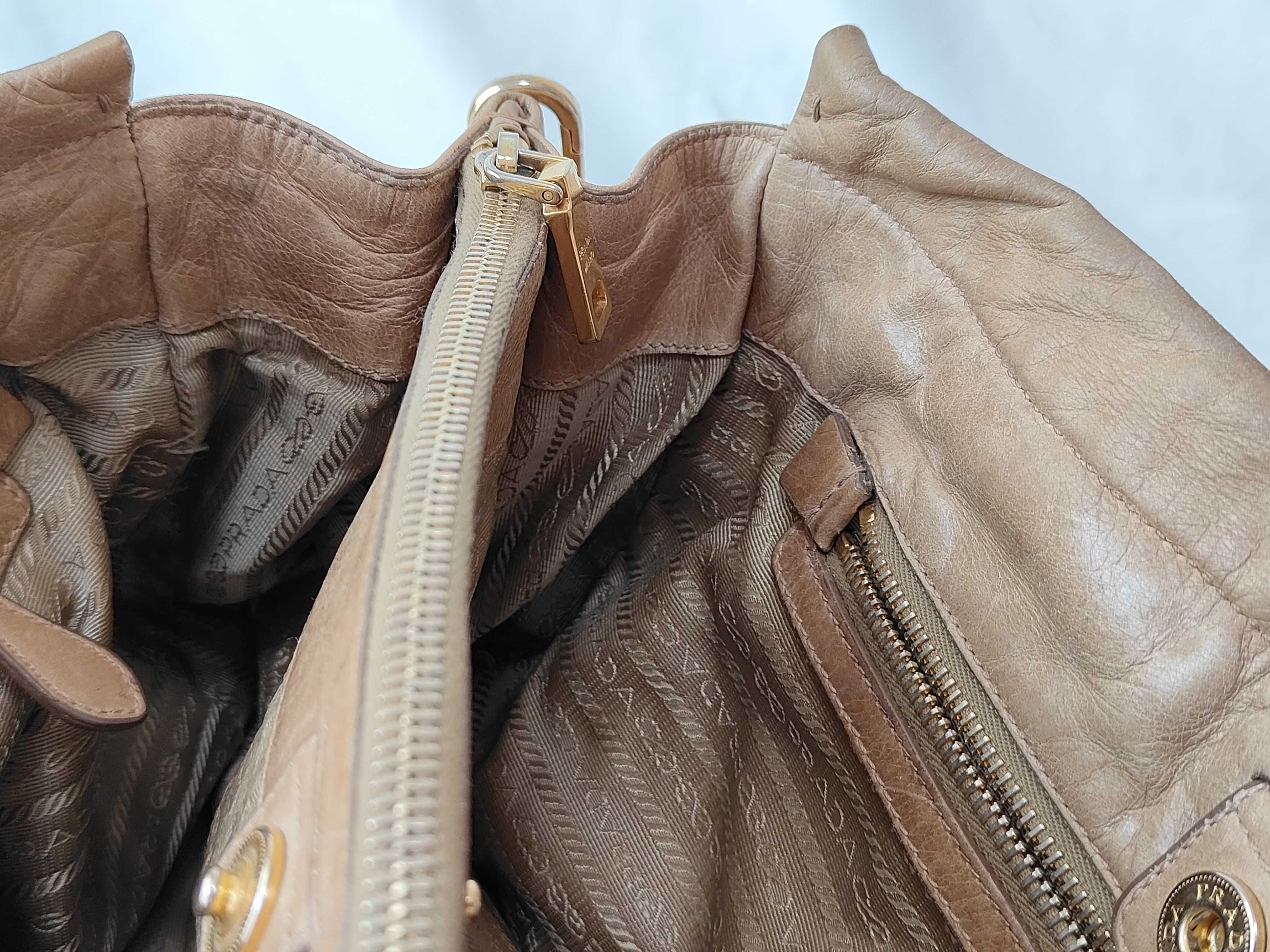 Vitello Daino Leather Tote Shoulder Bag (Handbag) — view 11