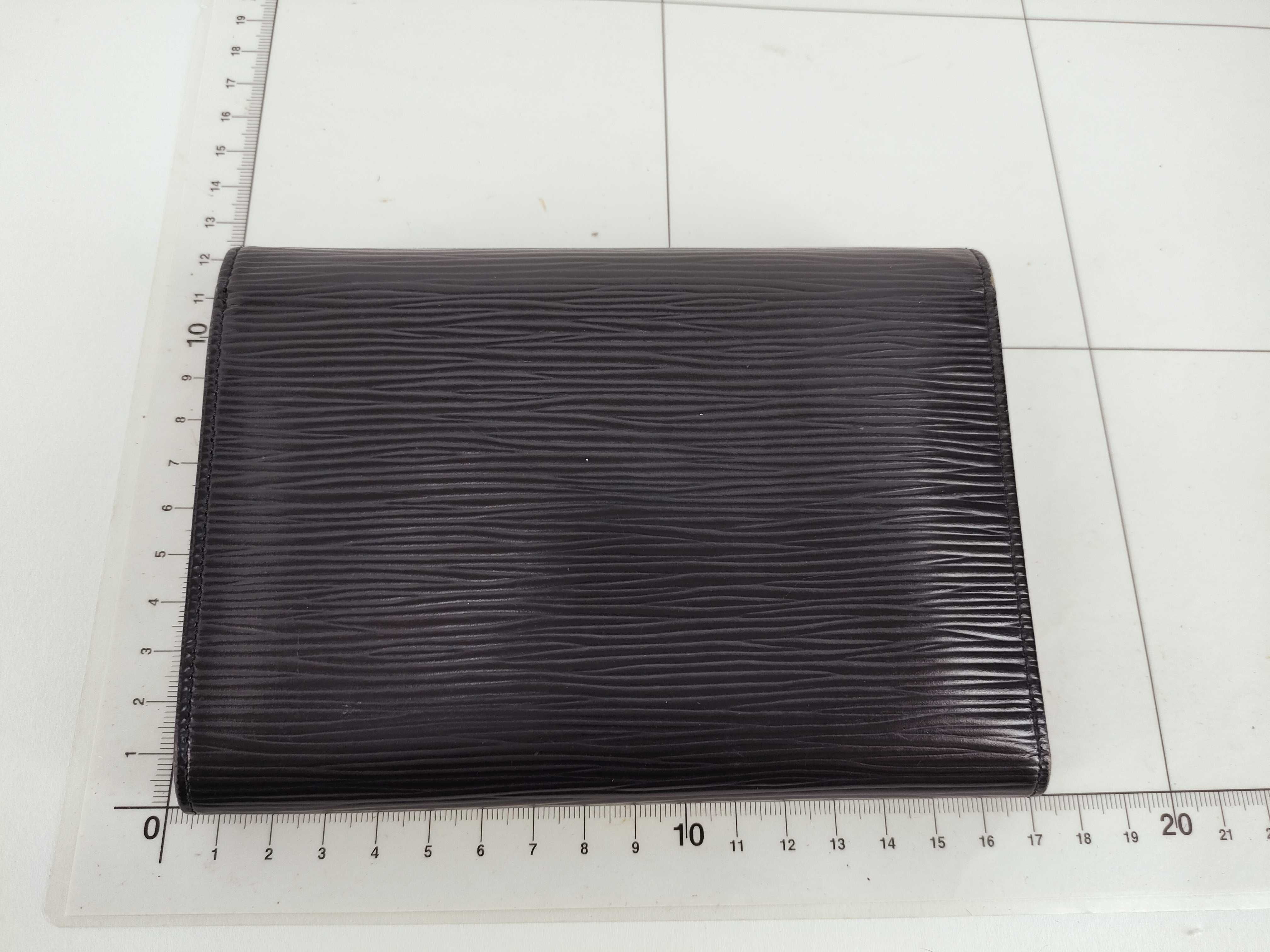 Epi Louis Vuitton Epi Porte Tresor Etui Wallet — view 2