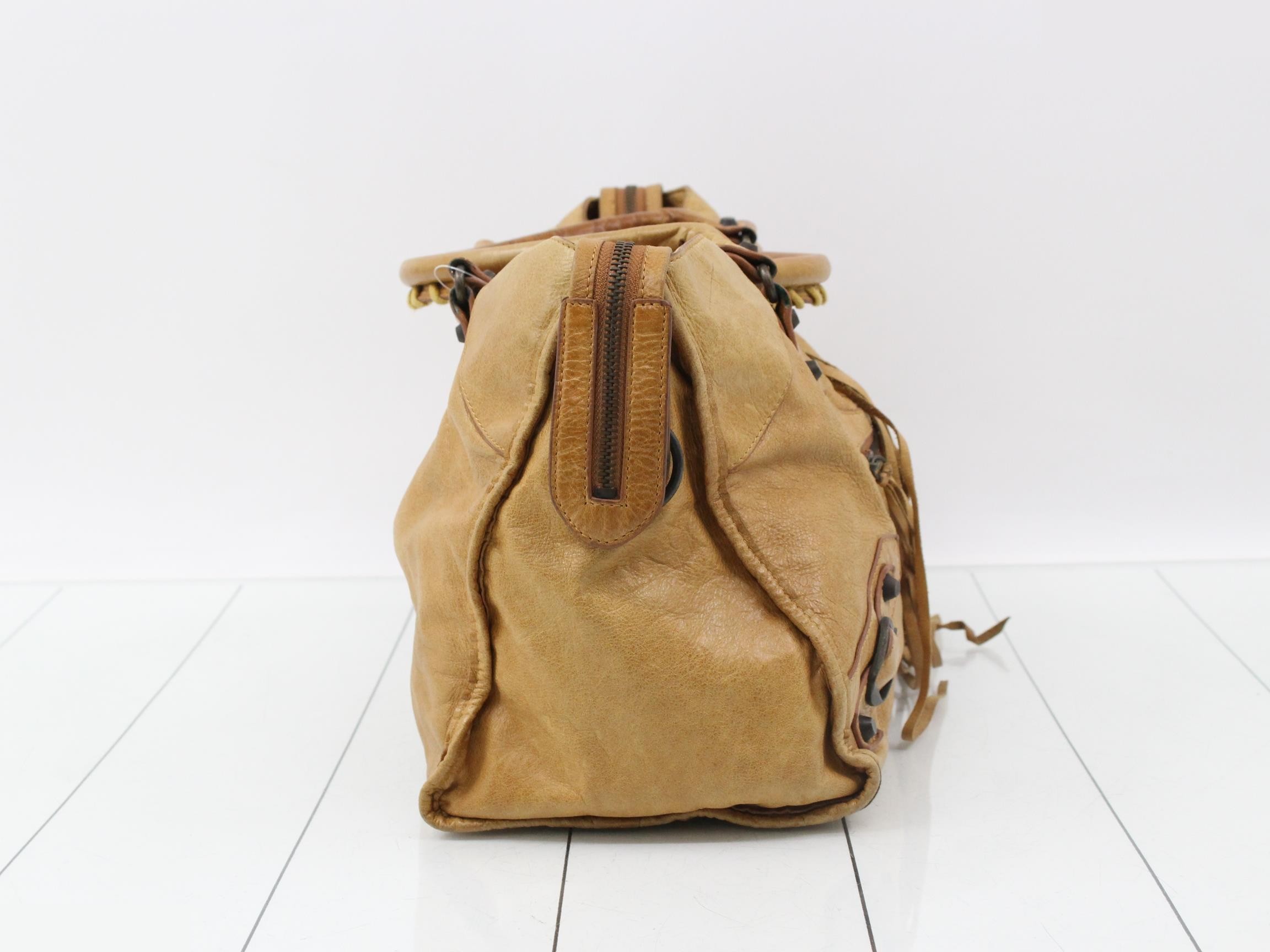 The City Handbag 2-Way Shoulder Bag — view 4