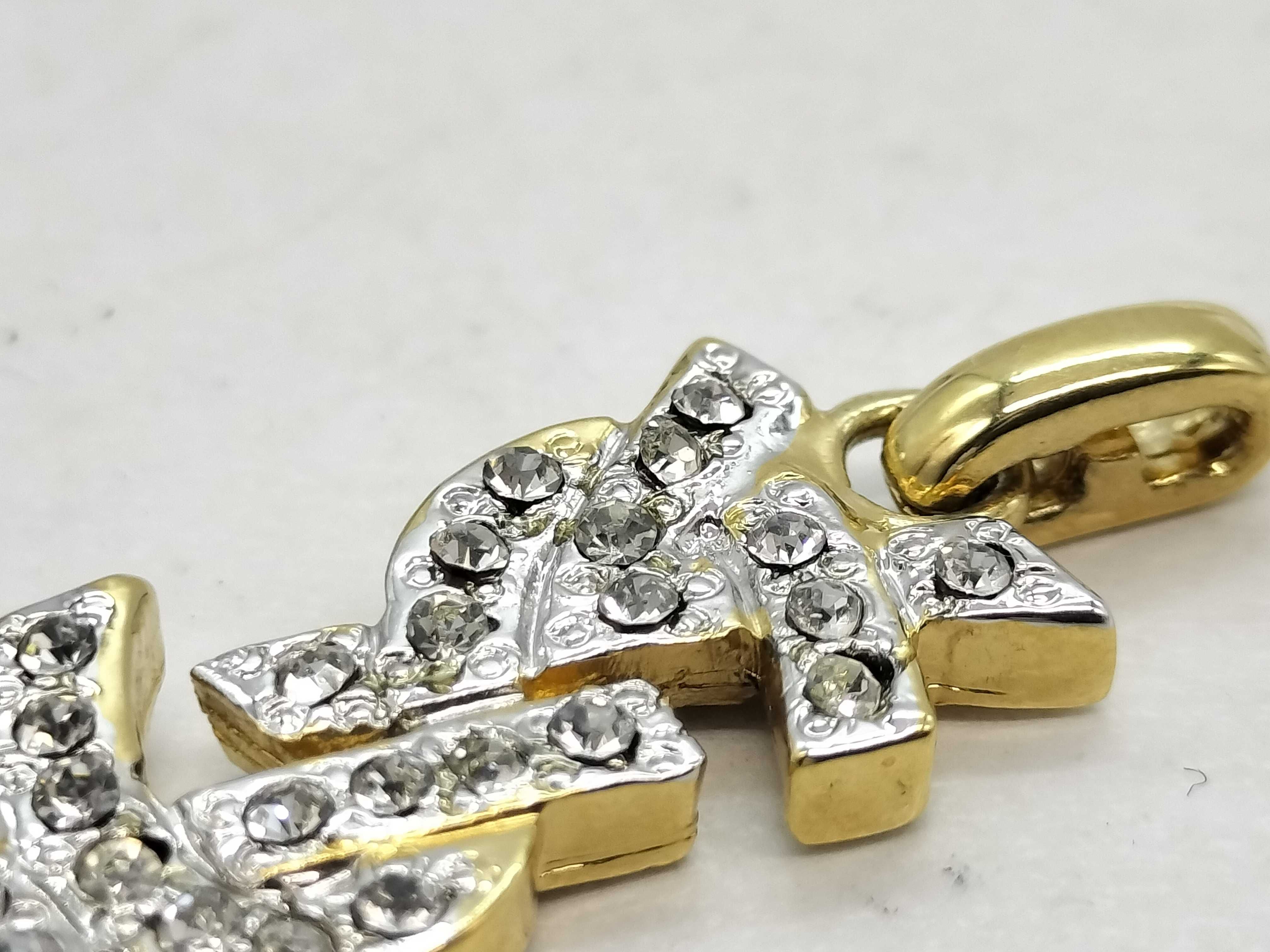 logo pendant top — view 6