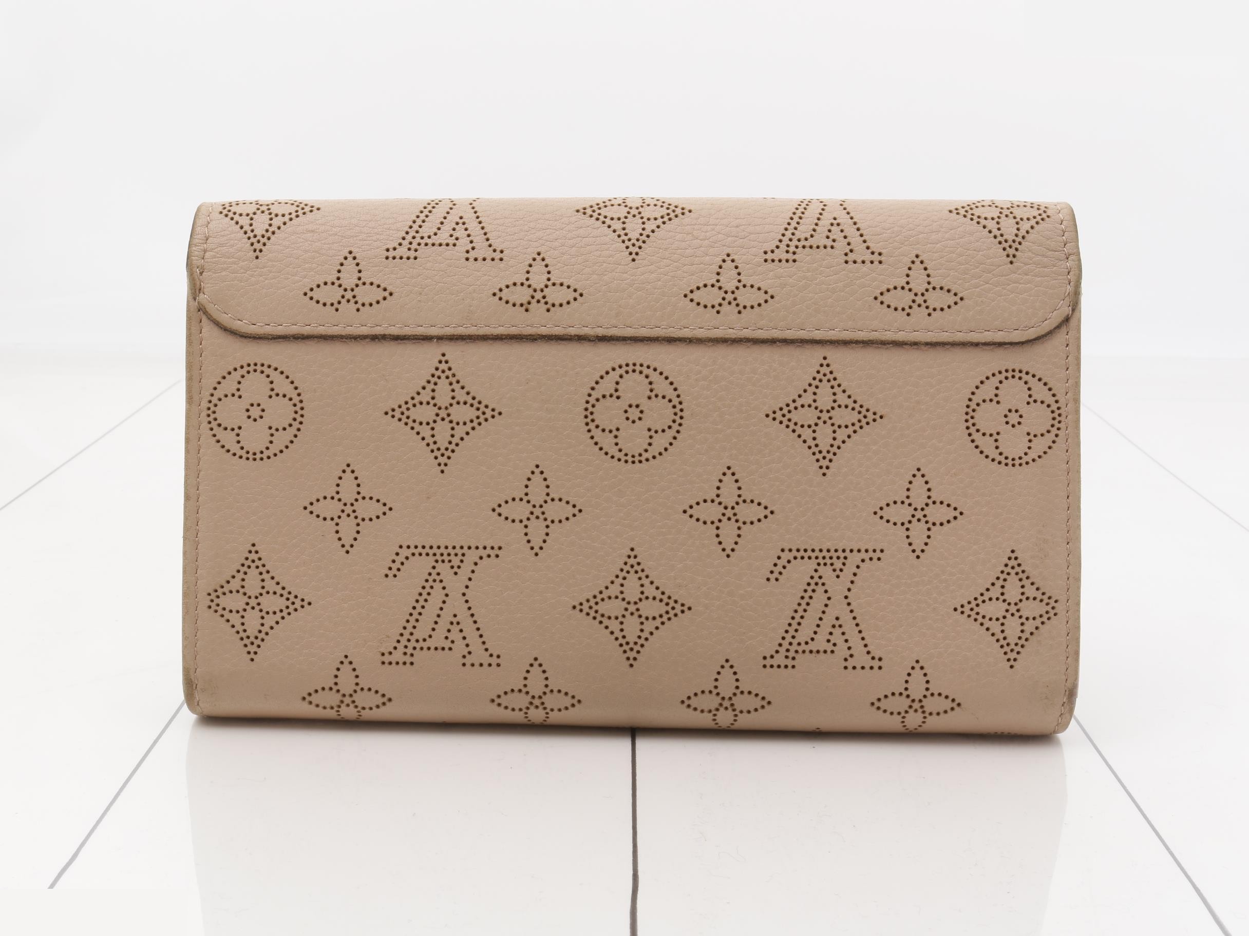 Mahina Portefeuille Iris Magnolia Bi-fold Long Wallet — view 2