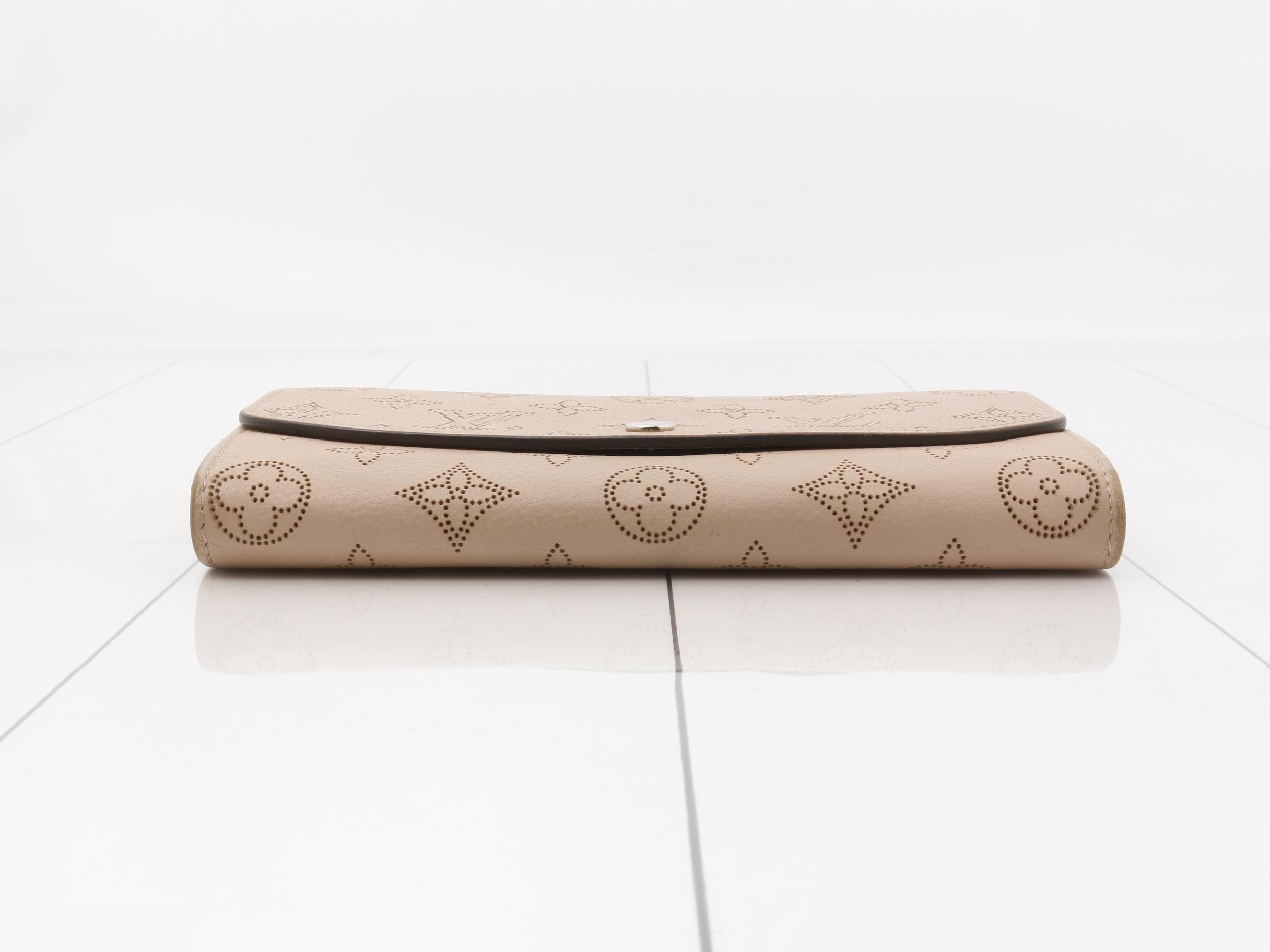 Mahina Portefeuille Iris Magnolia Bi-fold Long Wallet — view 3
