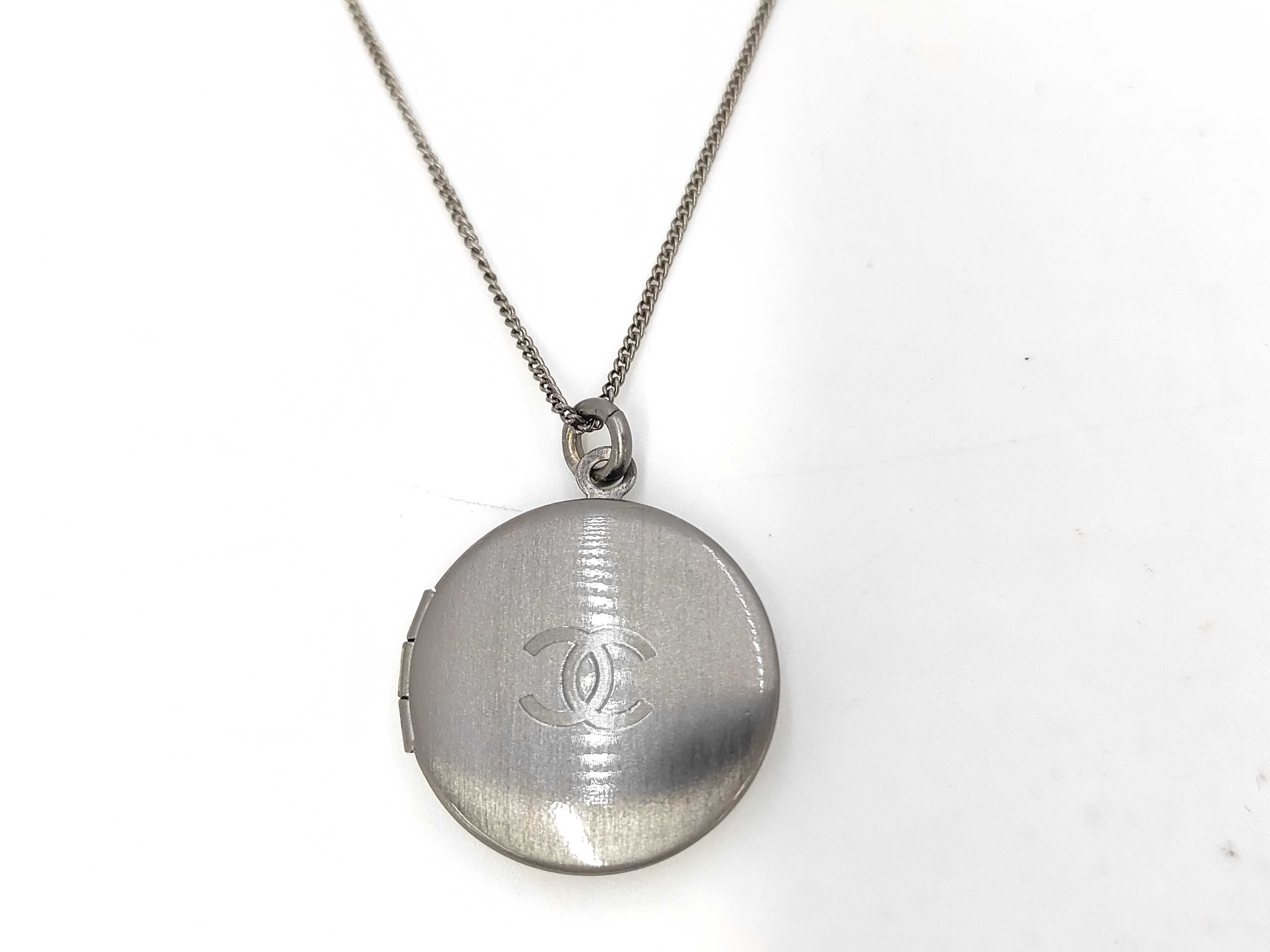 03P Coco Mademoiselle Locket Necklace Silver Necklace — view 2