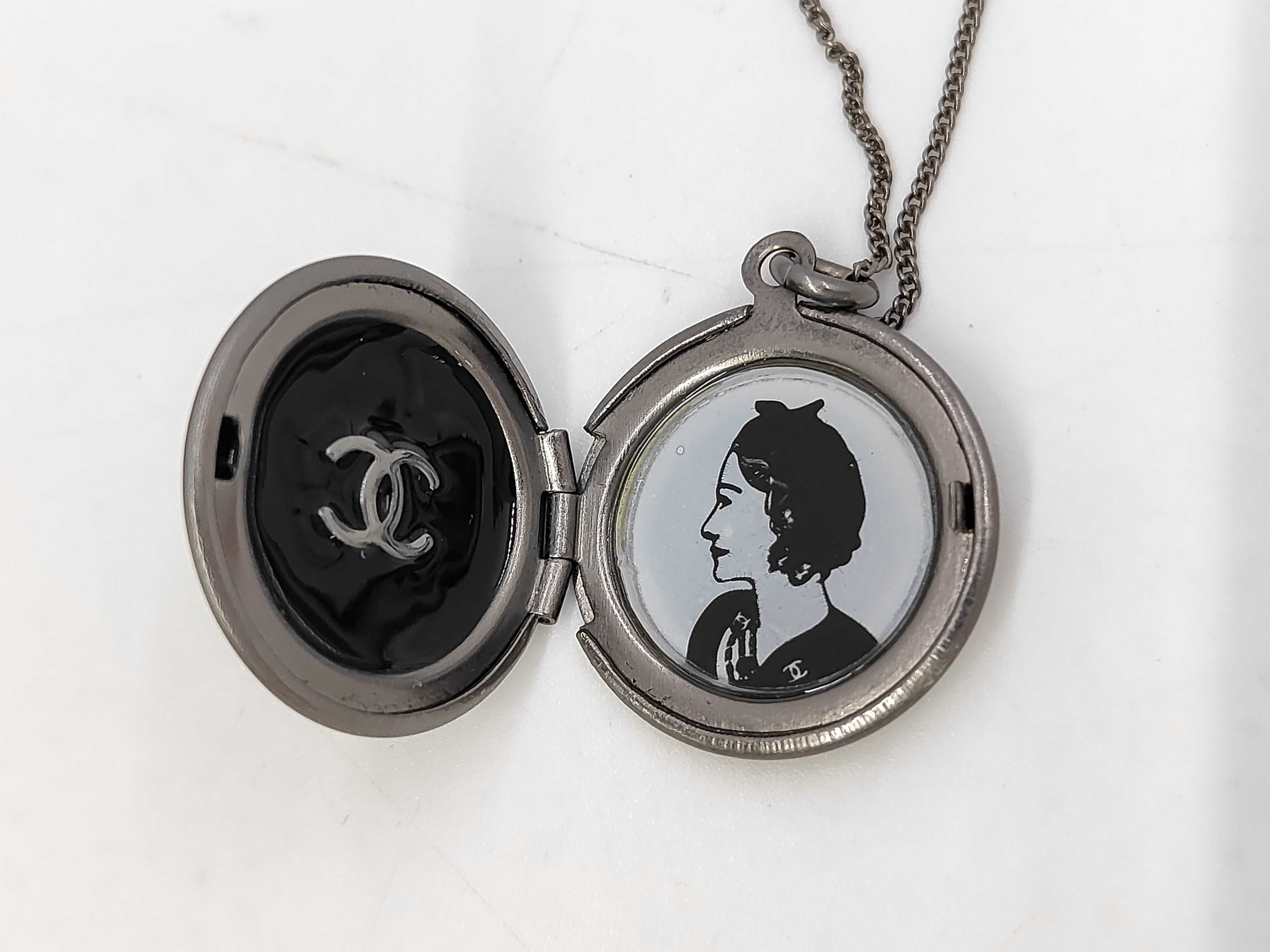 03P Coco Mademoiselle Locket Necklace Silver Necklace — view 3