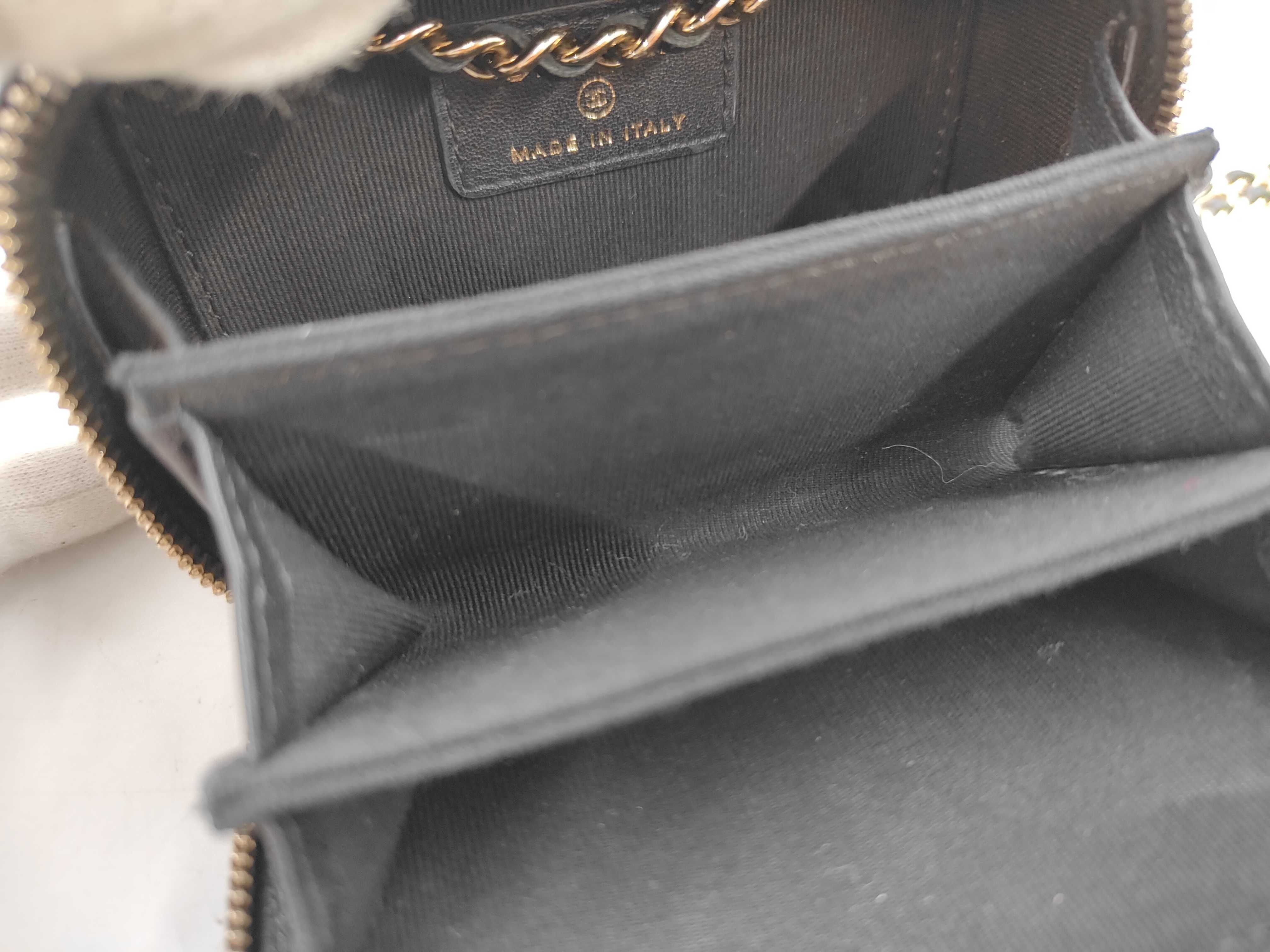 19 Matelassé Phone Case Chain Shoulder Bag Lambskin Black Gold Hardware Shoulder Bag — view 11