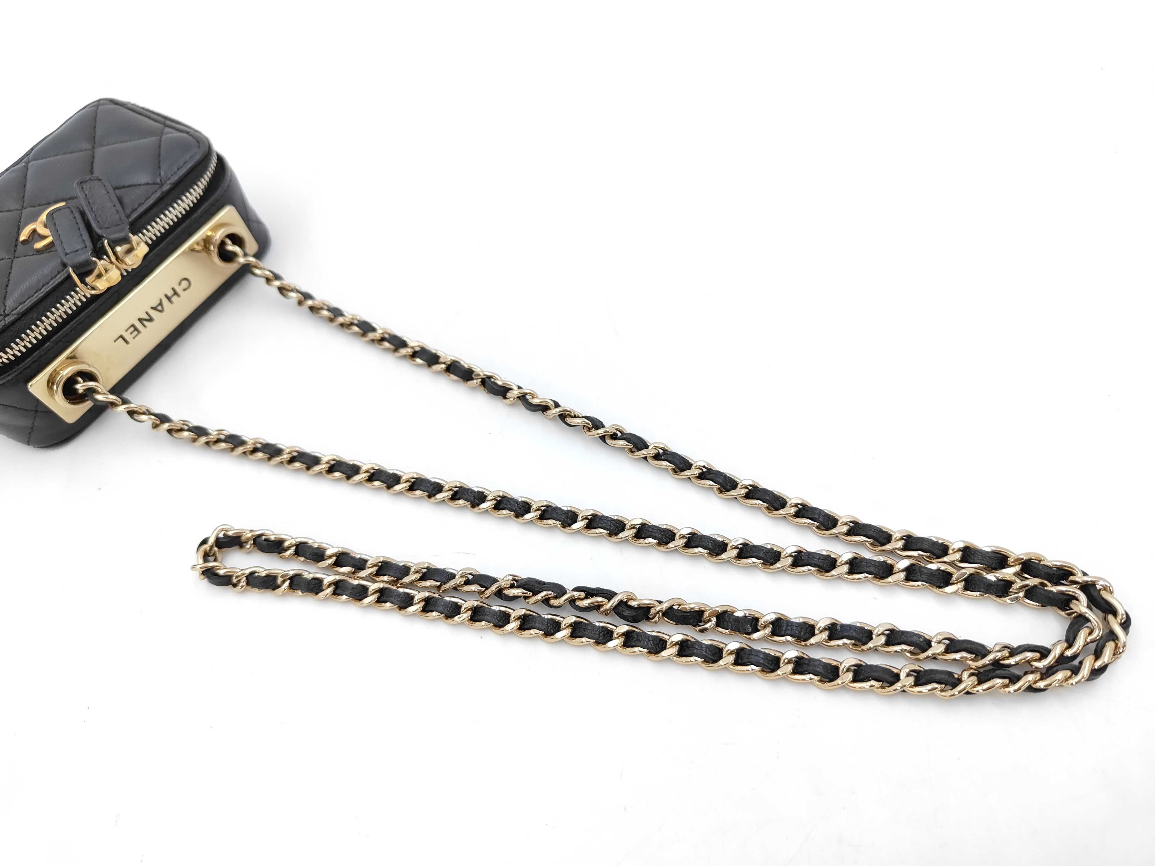 19 Matelassé Phone Case Chain Shoulder Bag Lambskin Black Gold Hardware Shoulder Bag — view 3
