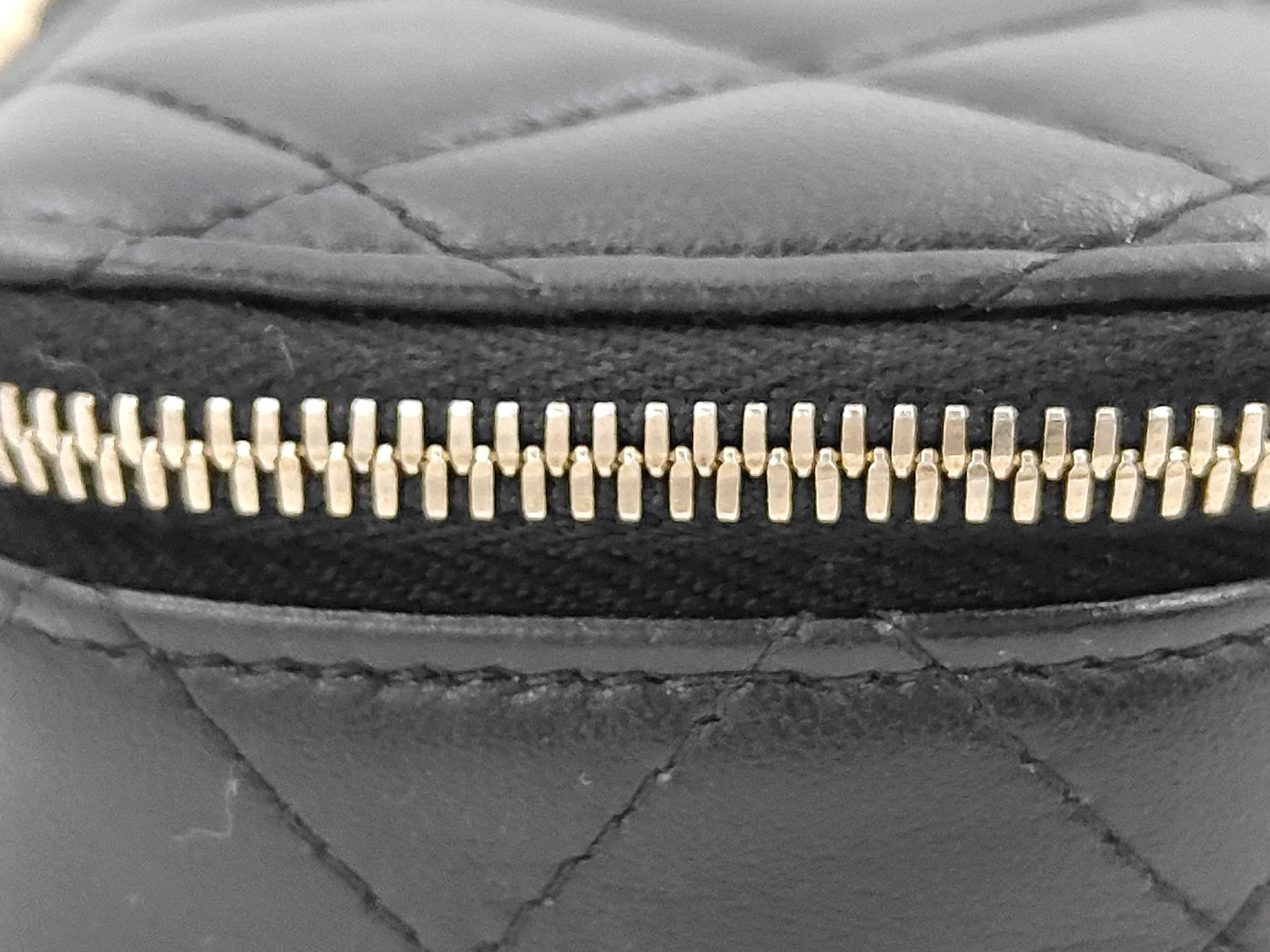 19 Matelassé Phone Case Chain Shoulder Bag Lambskin Black Gold Hardware Shoulder Bag — view 7