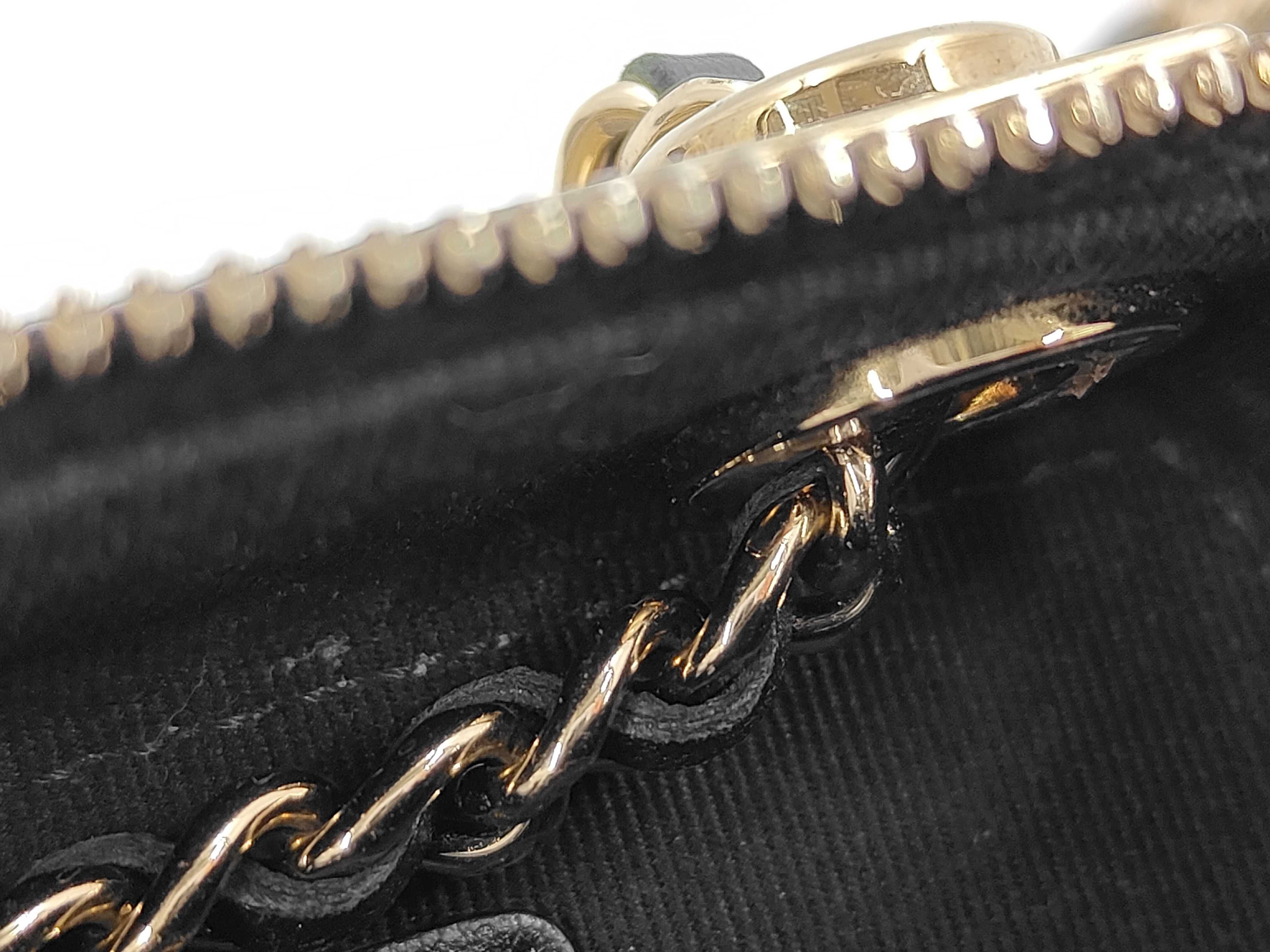 19 Matelassé Phone Case Chain Shoulder Bag Lambskin Black Gold Hardware Shoulder Bag — view 8