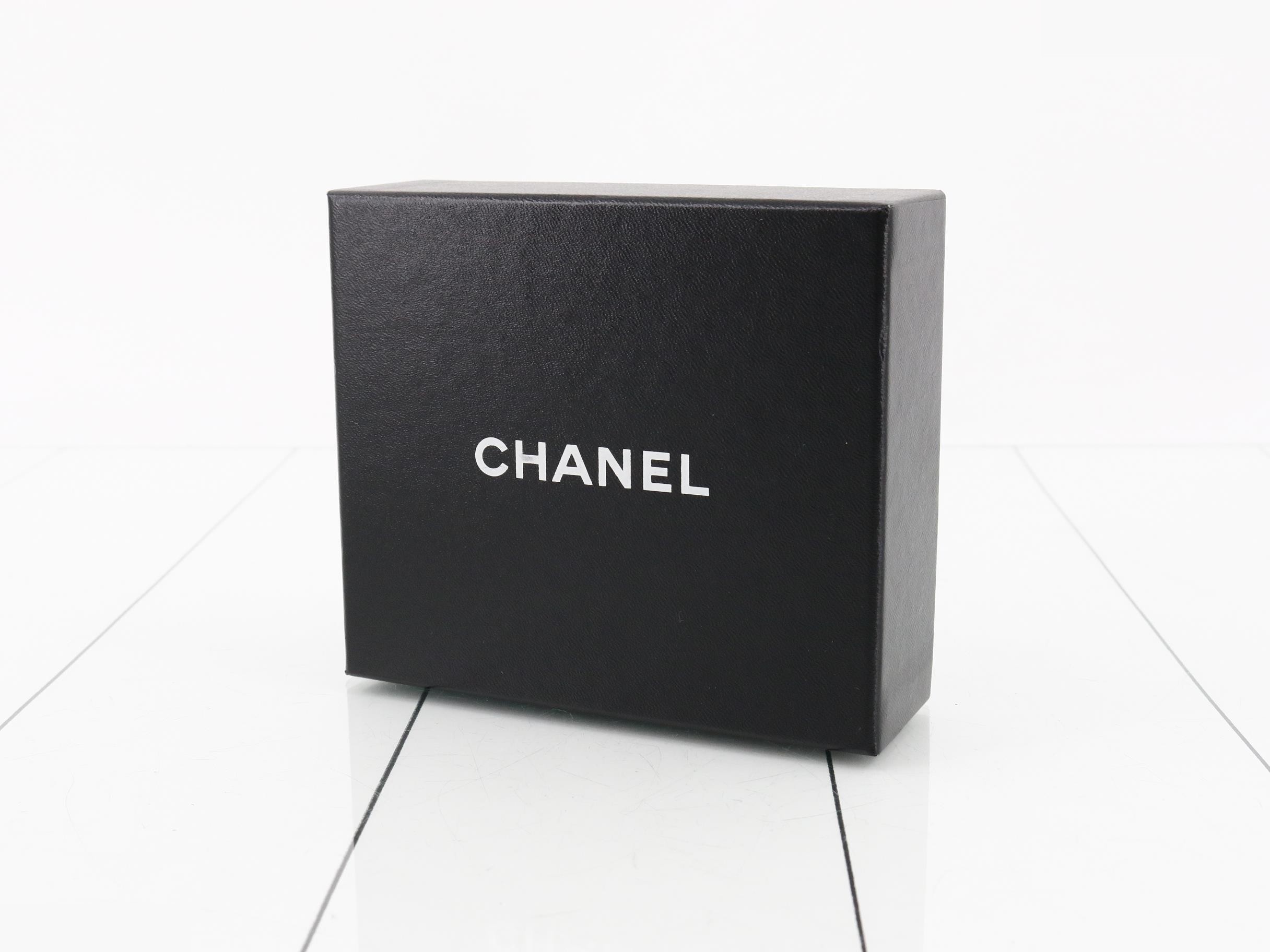 Double snap closure small wallet, caviar leather, includes card slots, stickers, and box. — view 5