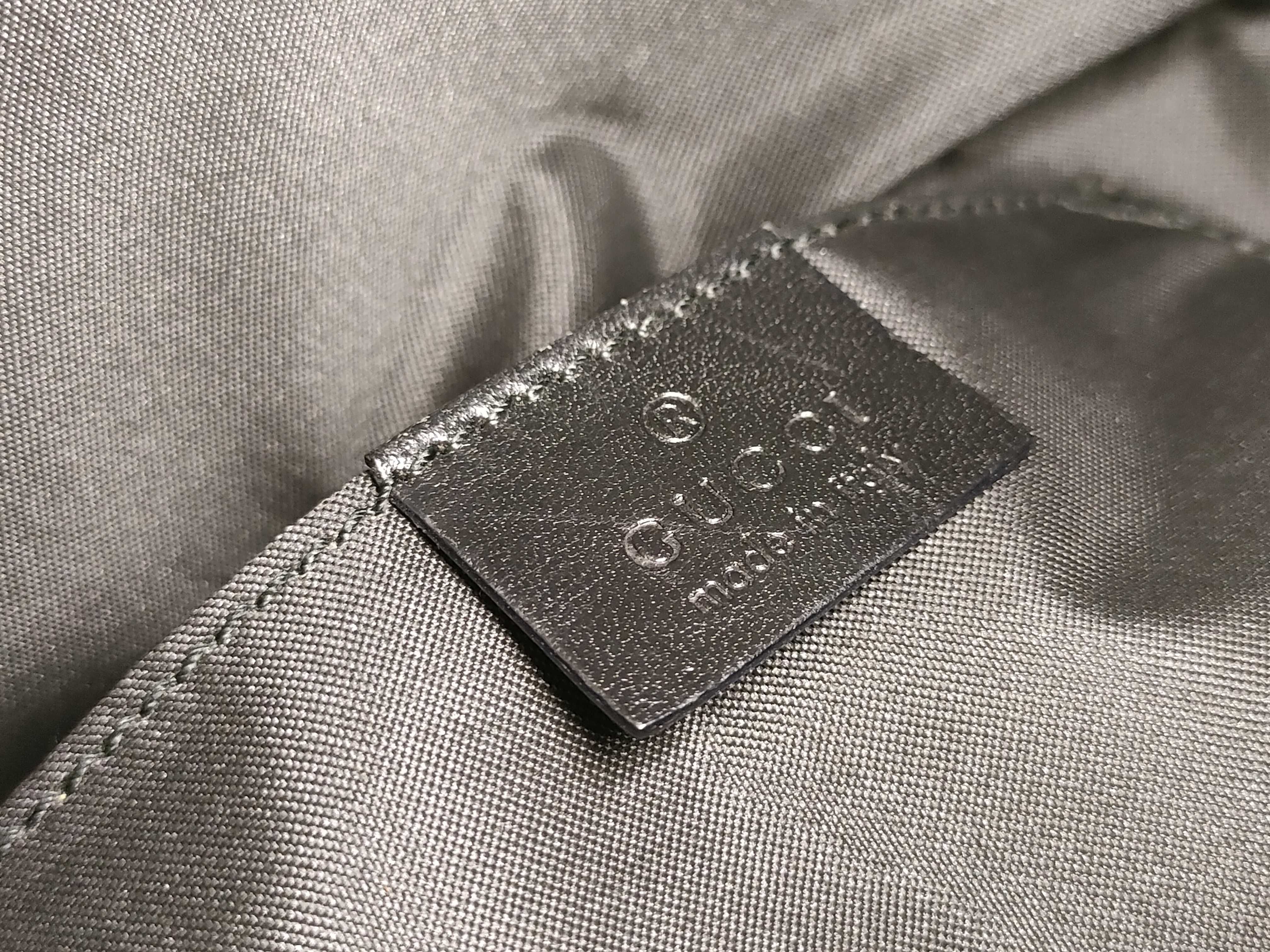 GG Canvas Gucci One-Shoulder Bag — view 11