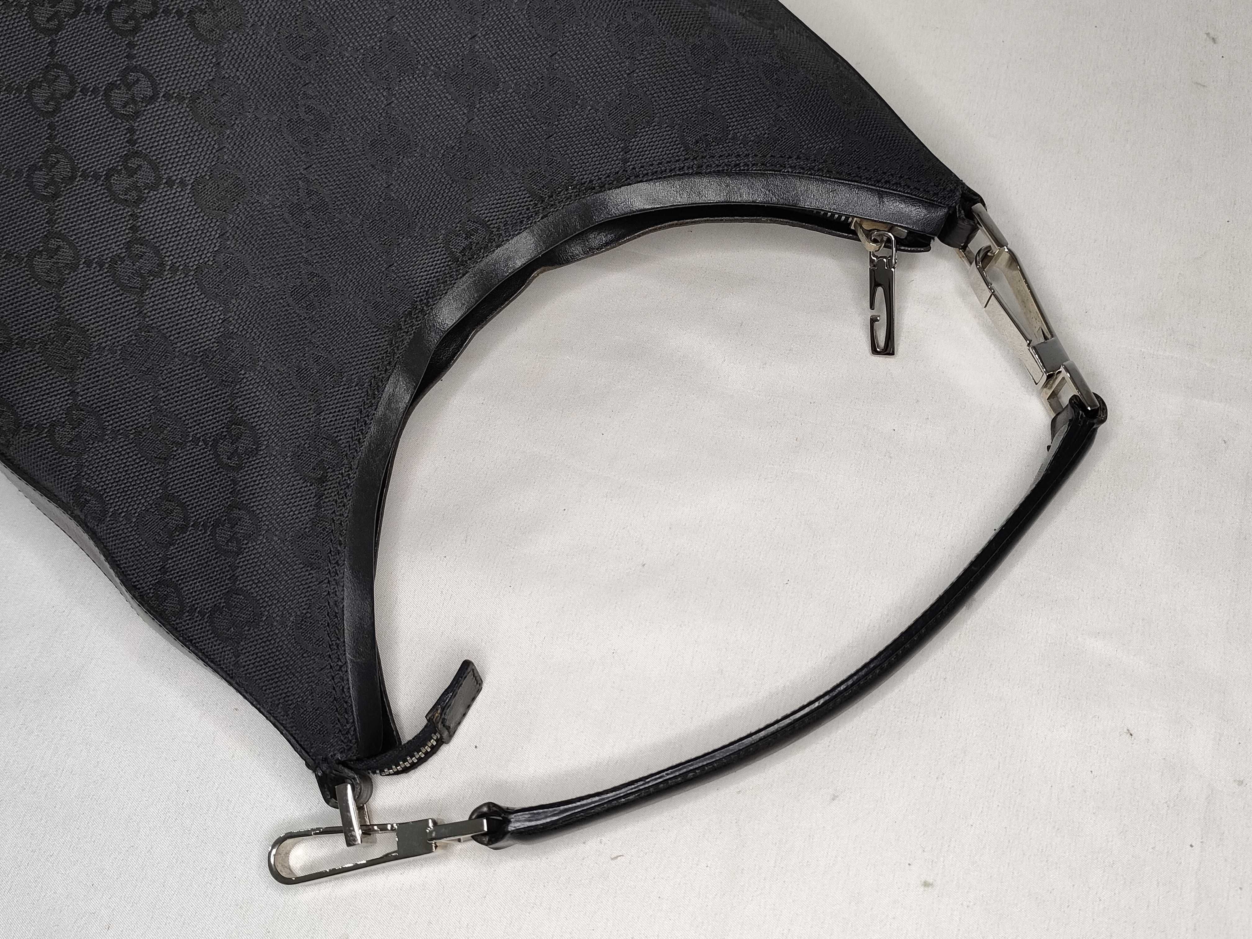 GG Canvas Gucci One-Shoulder Bag — view 3