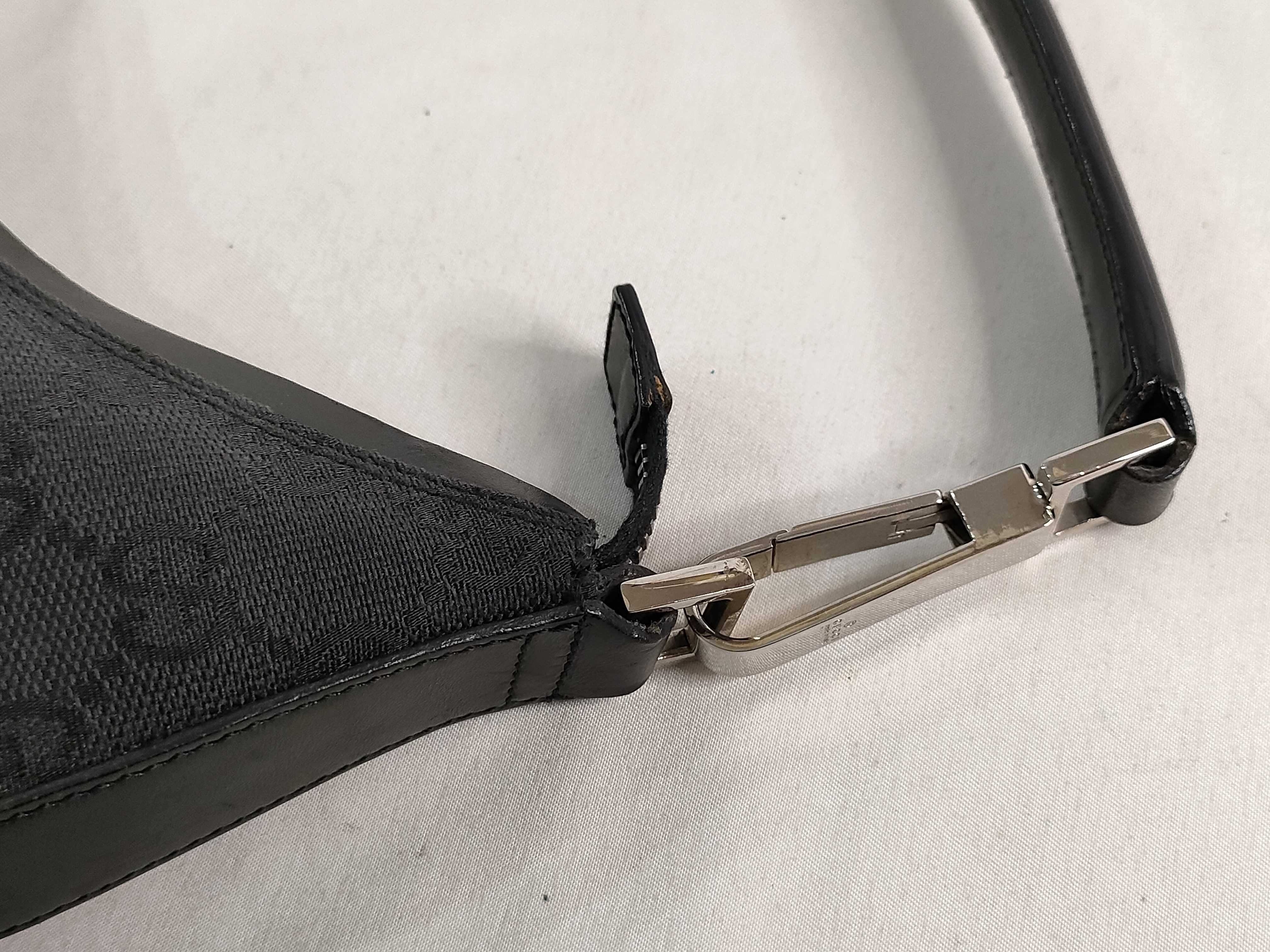 GG Canvas Gucci One-Shoulder Bag — view 5