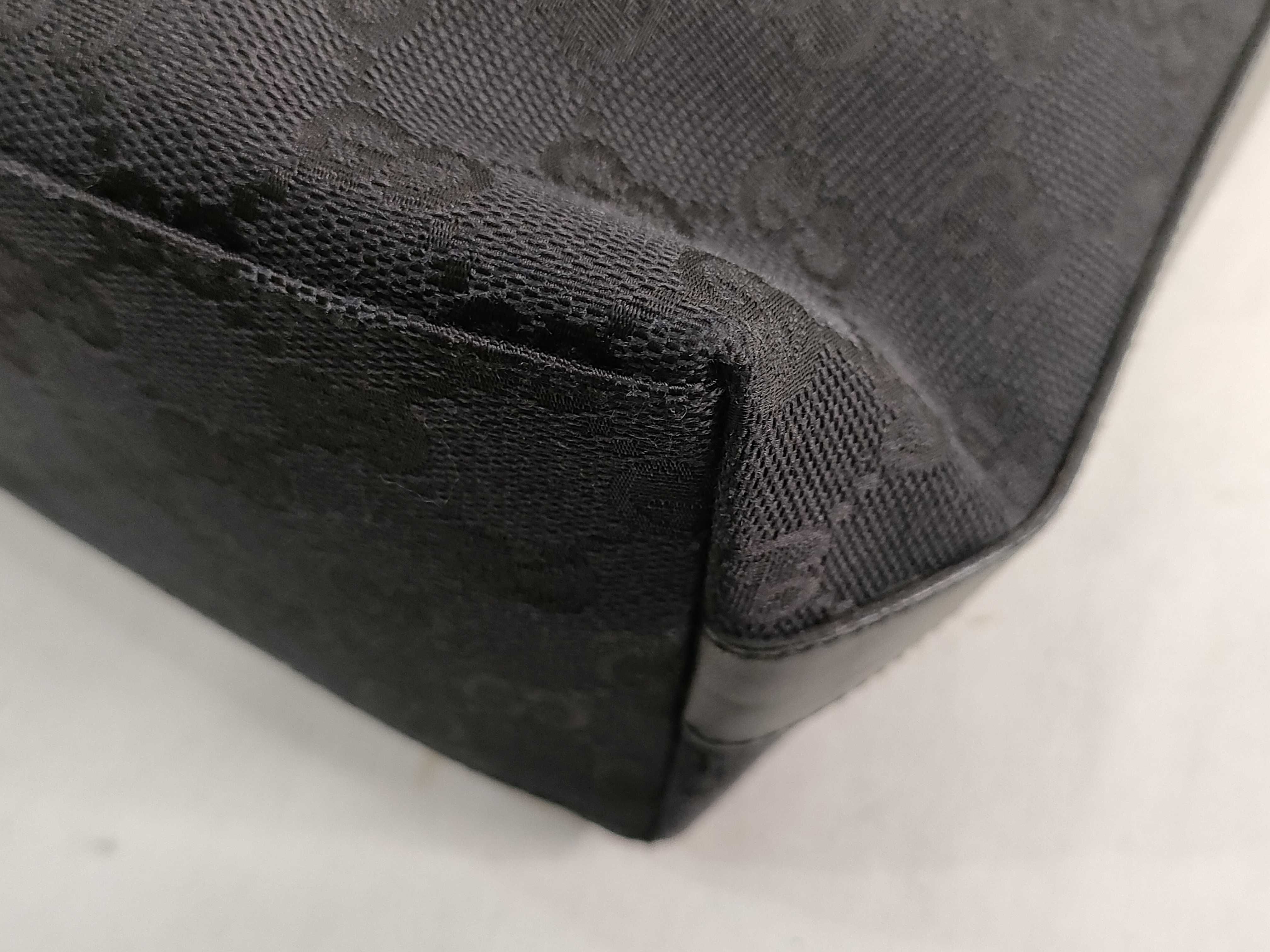 GG Canvas Gucci One-Shoulder Bag — view 6