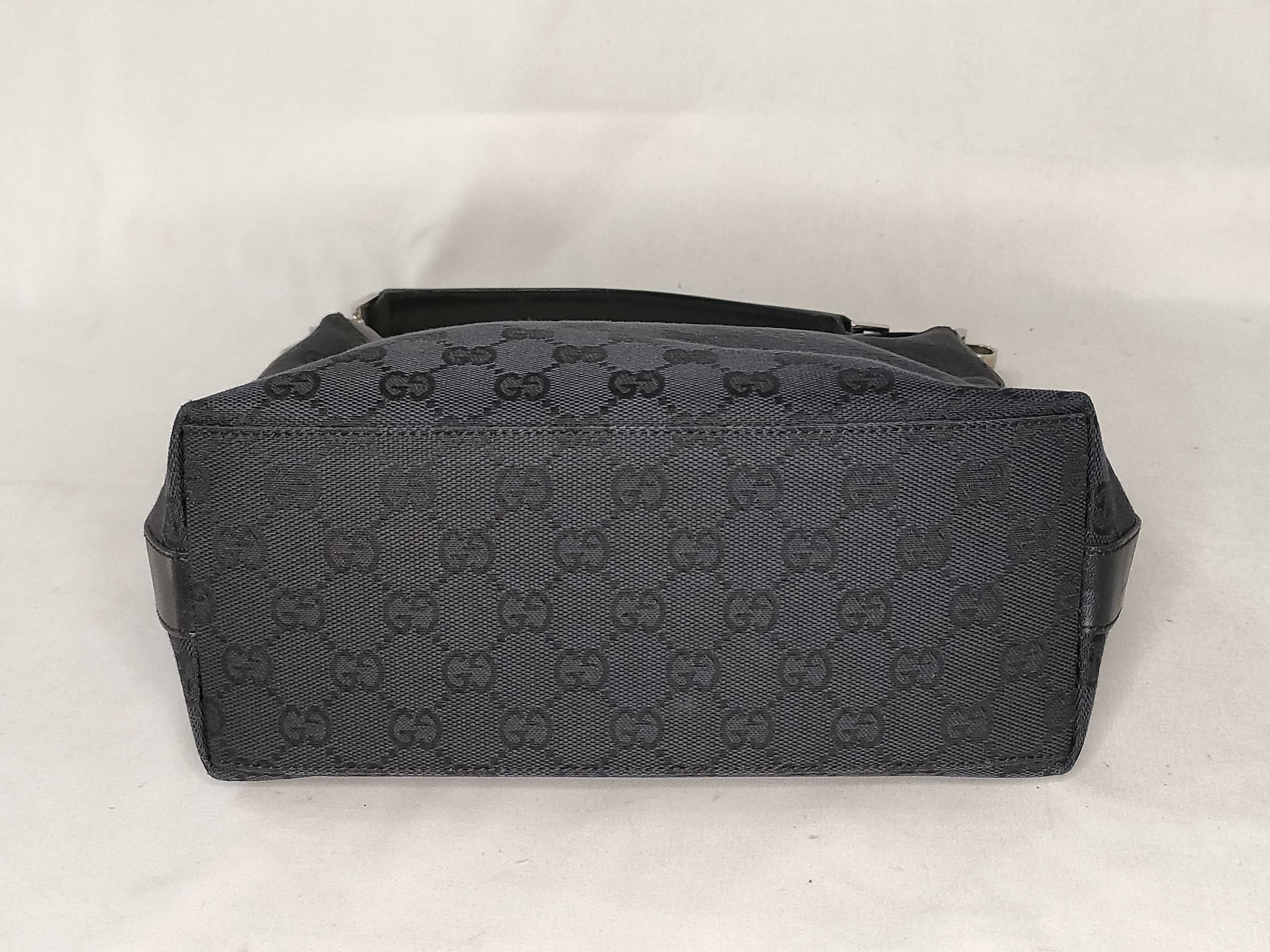 GG Canvas Gucci One-Shoulder Bag — view 7