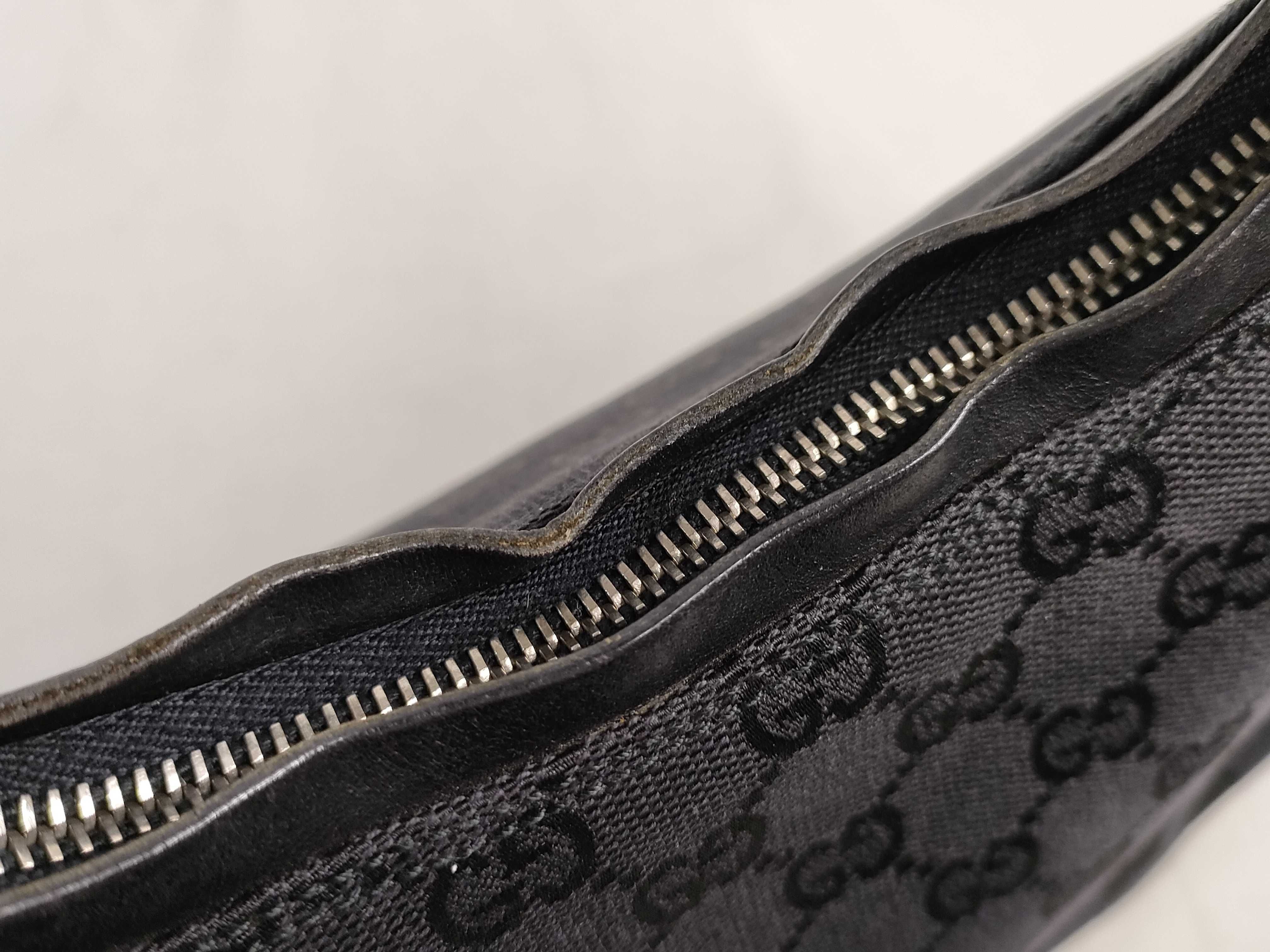 GG Canvas Gucci One-Shoulder Bag — view 8