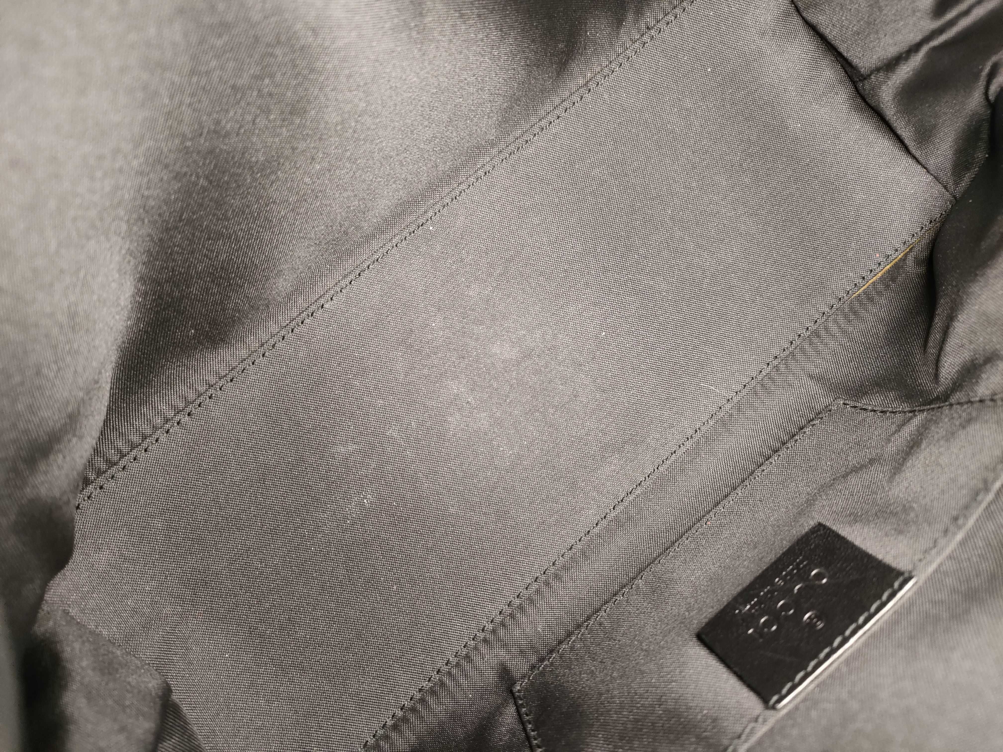 GG Canvas Gucci One-Shoulder Bag — view 10
