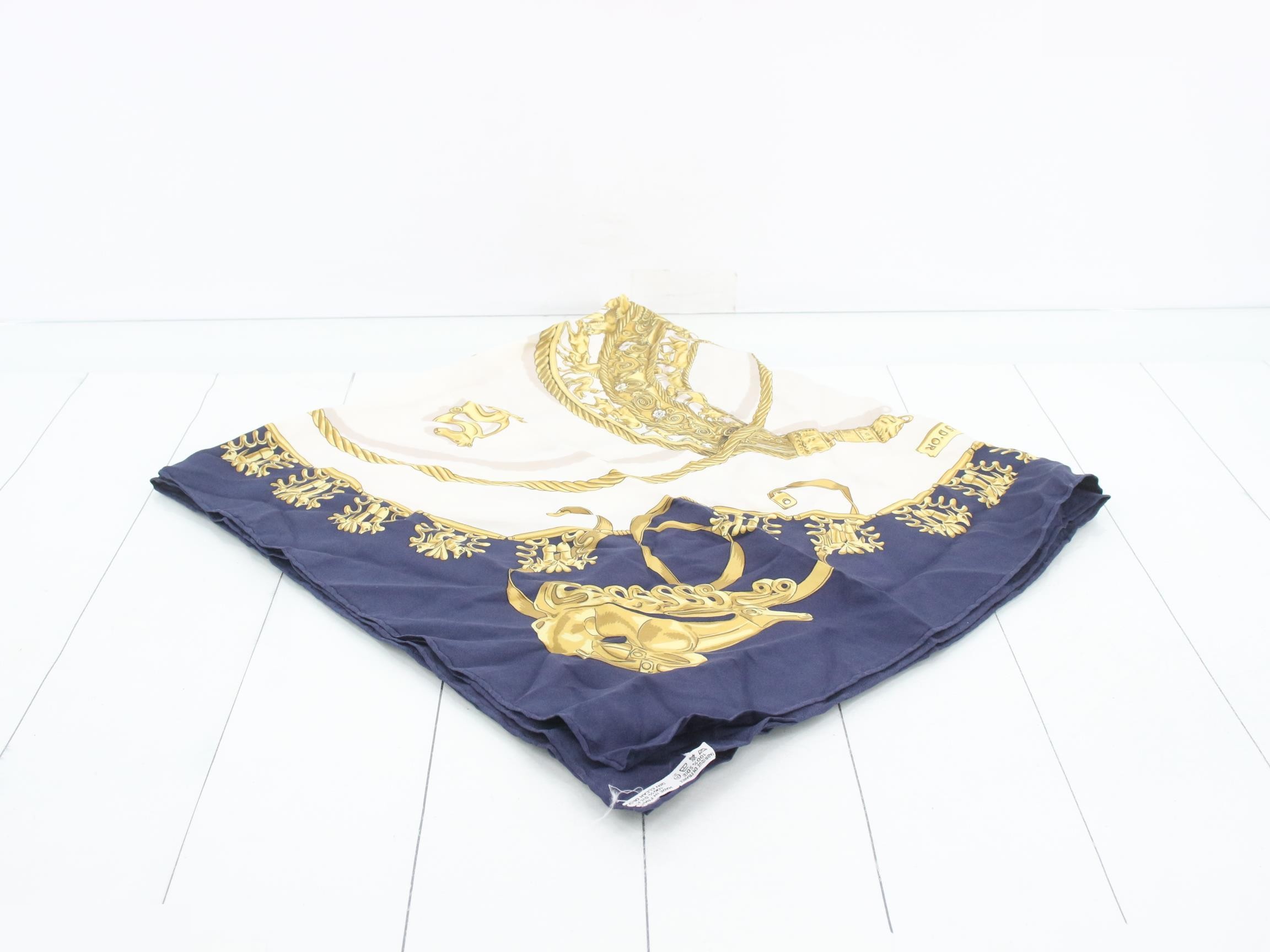Carre 90 Scarf — view 2