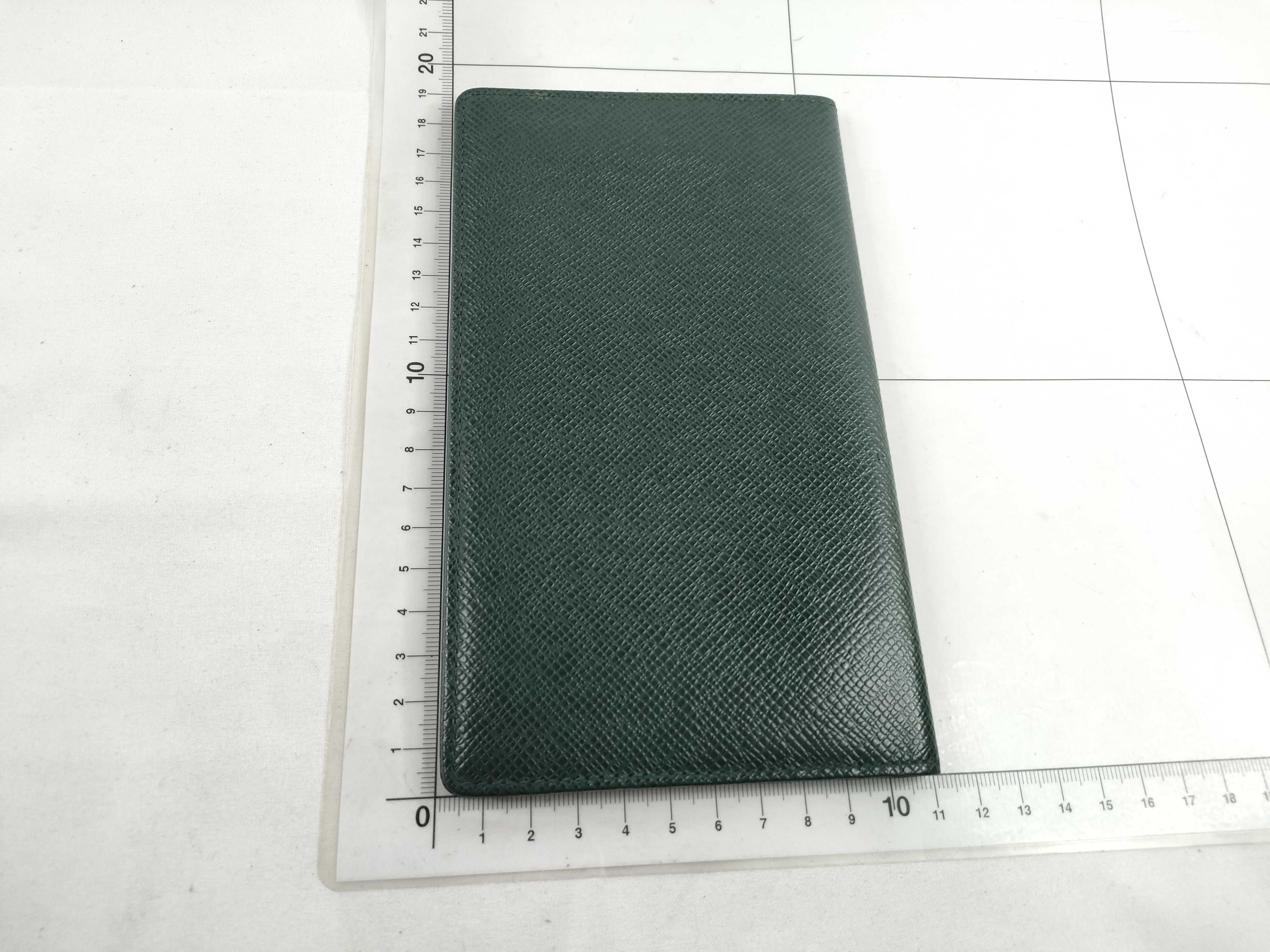 Taiga Louis Vuitton Epi Billfold MI1906 Billfold — view 2