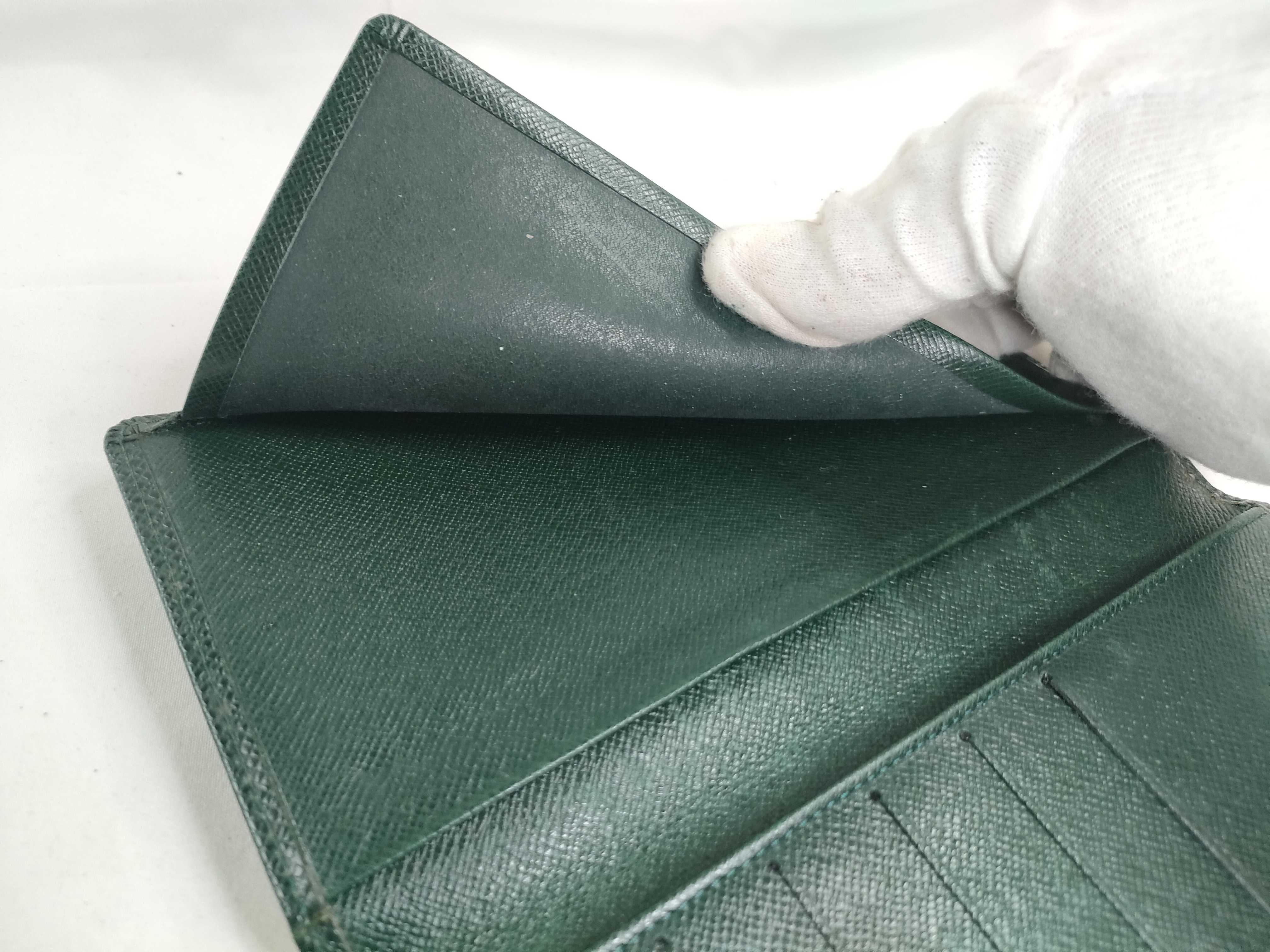 Taiga Louis Vuitton Epi Billfold MI1906 Billfold — view 11