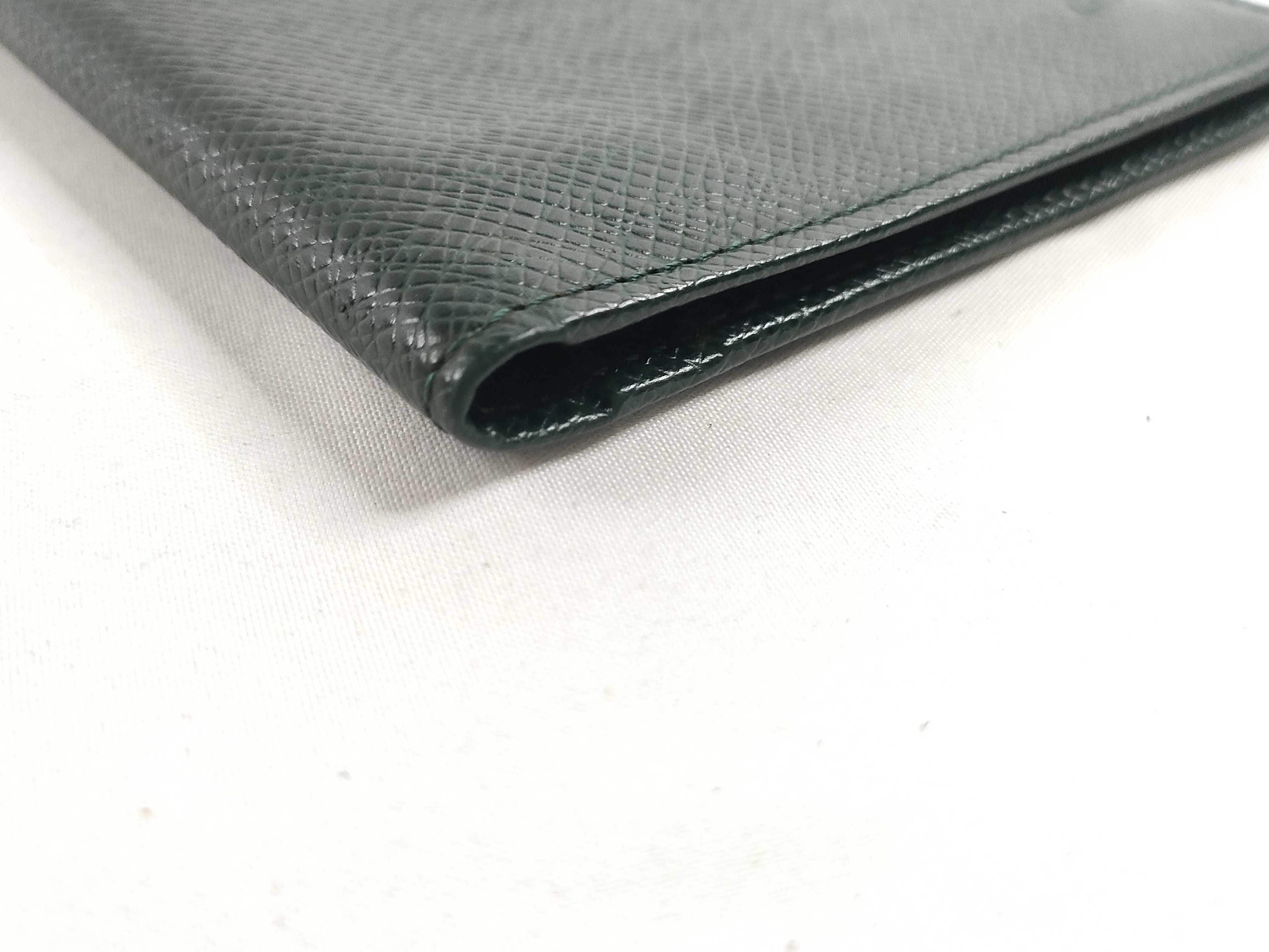 Taiga Louis Vuitton Epi Billfold MI1906 Billfold — view 3