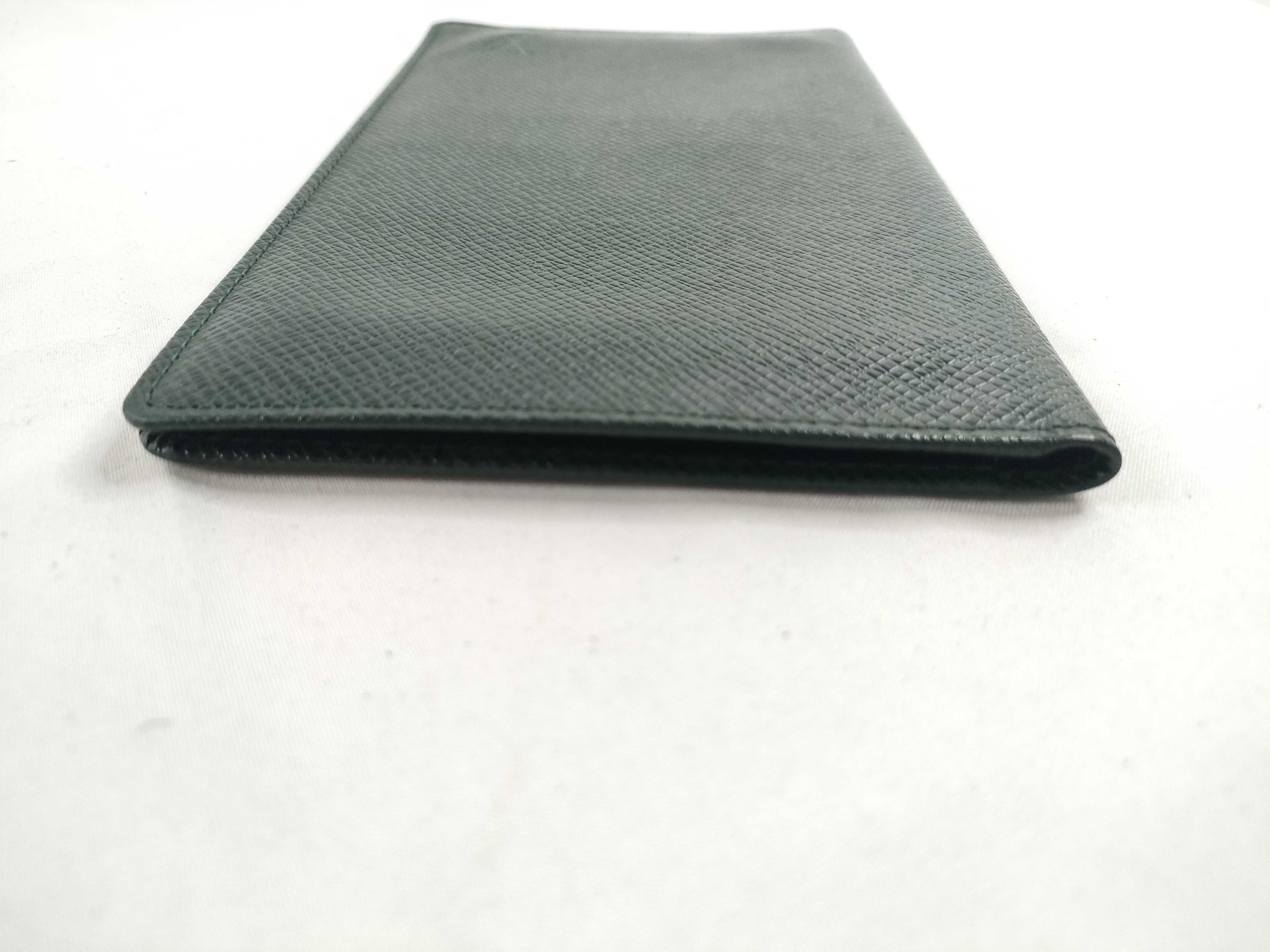 Taiga Louis Vuitton Epi Billfold MI1906 Billfold — view 5
