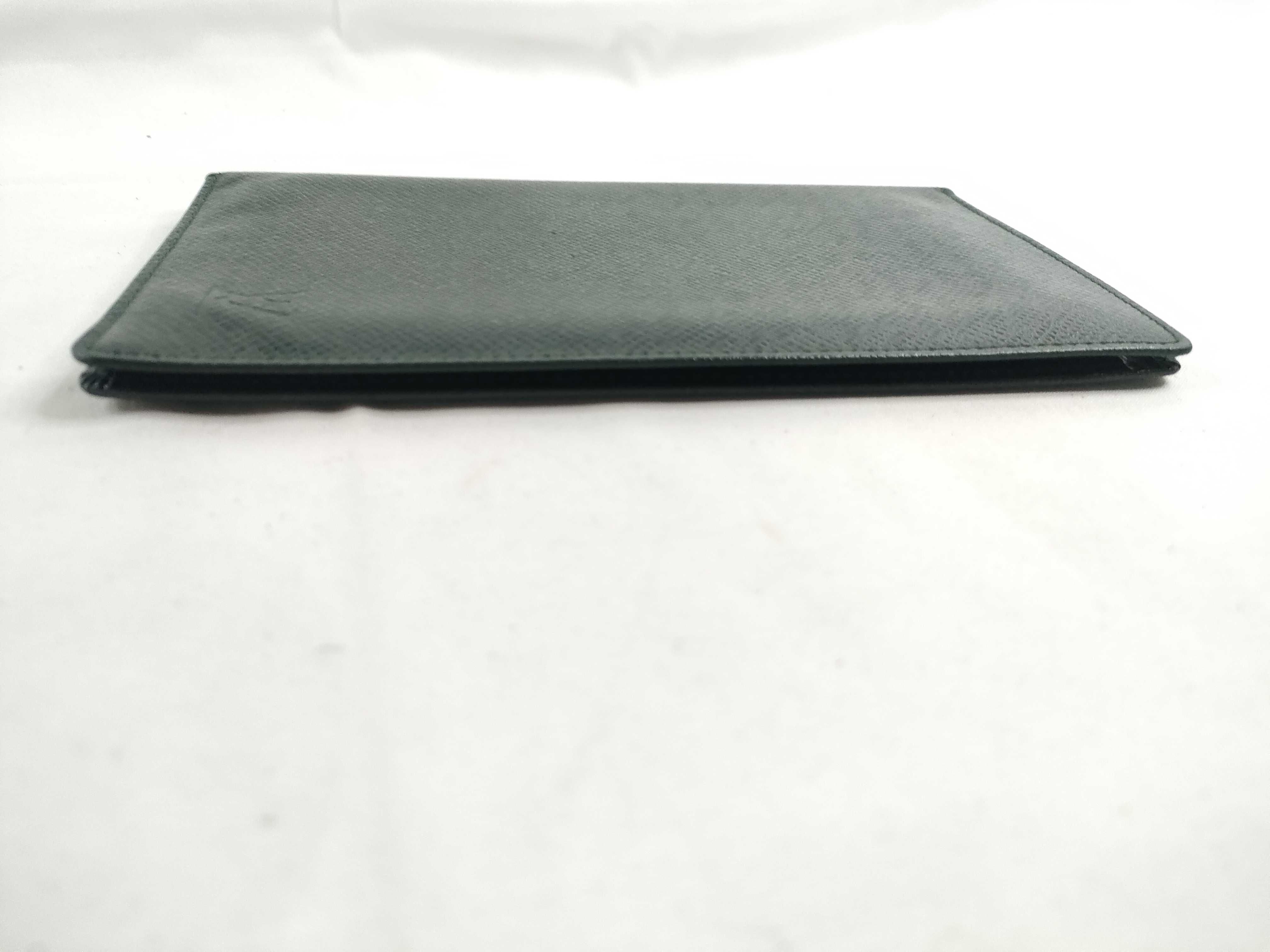 Taiga Louis Vuitton Epi Billfold MI1906 Billfold — view 6