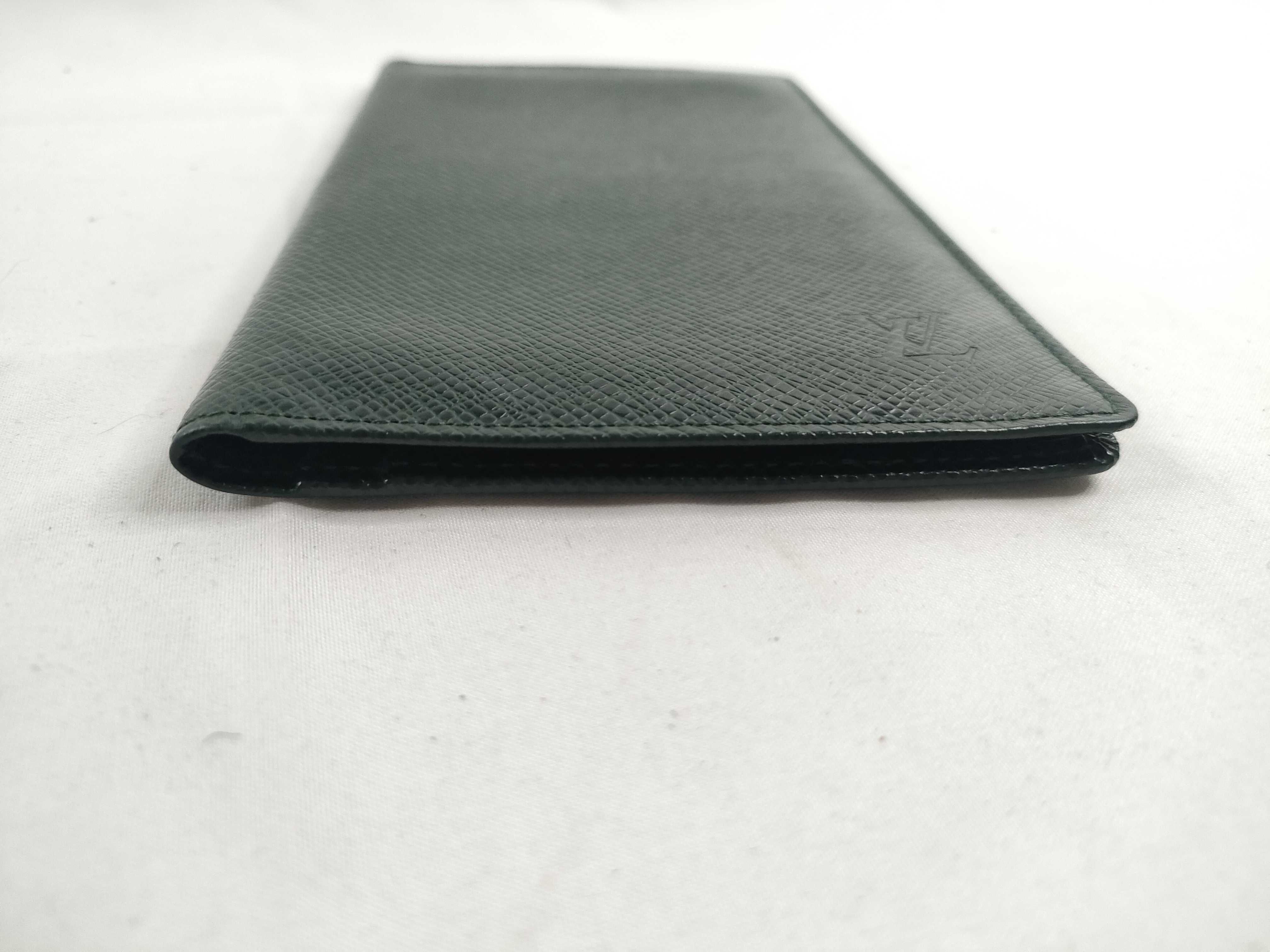 Taiga Louis Vuitton Epi Billfold MI1906 Billfold — view 7