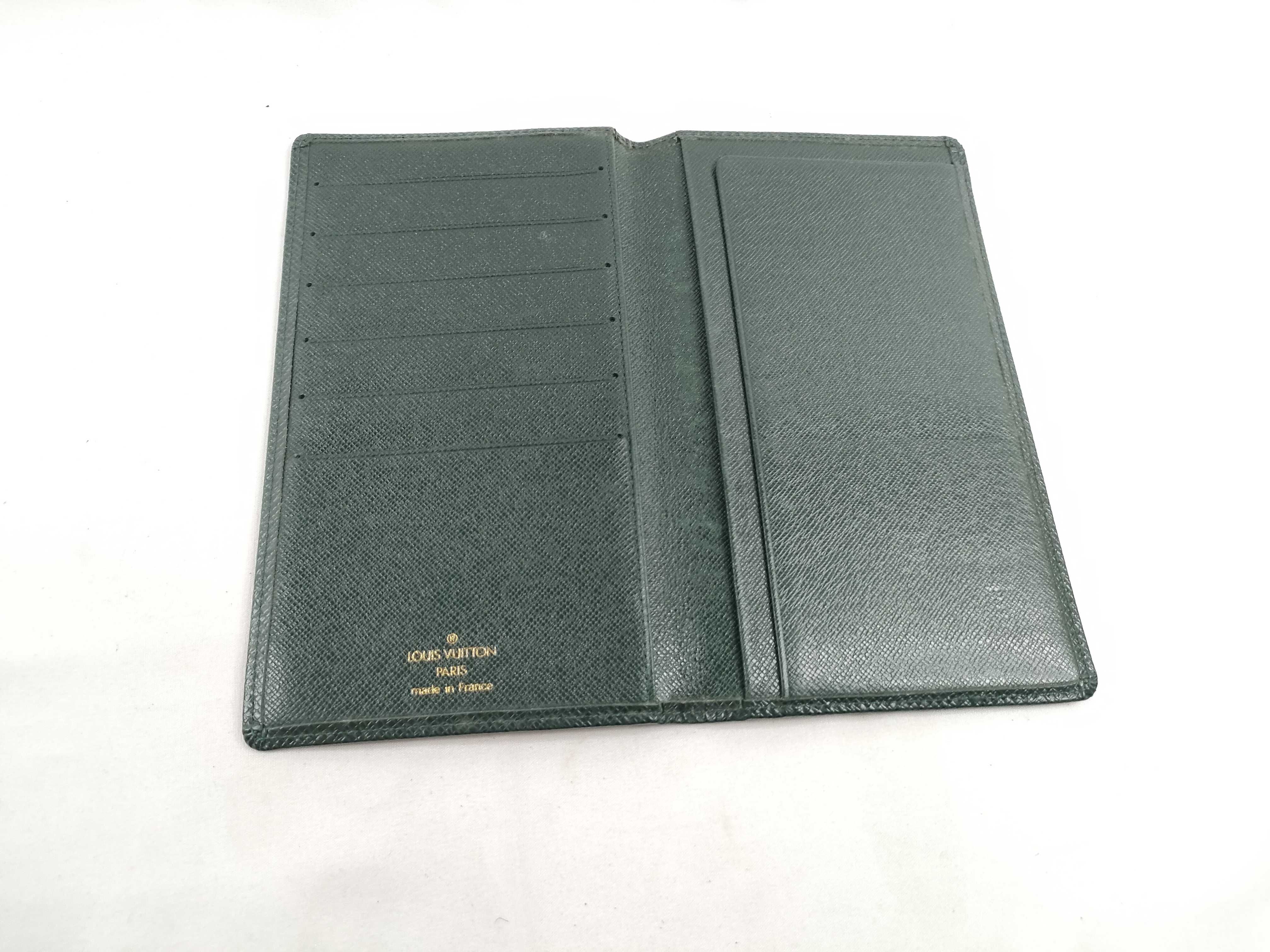 Taiga Louis Vuitton Epi Billfold MI1906 Billfold — view 8