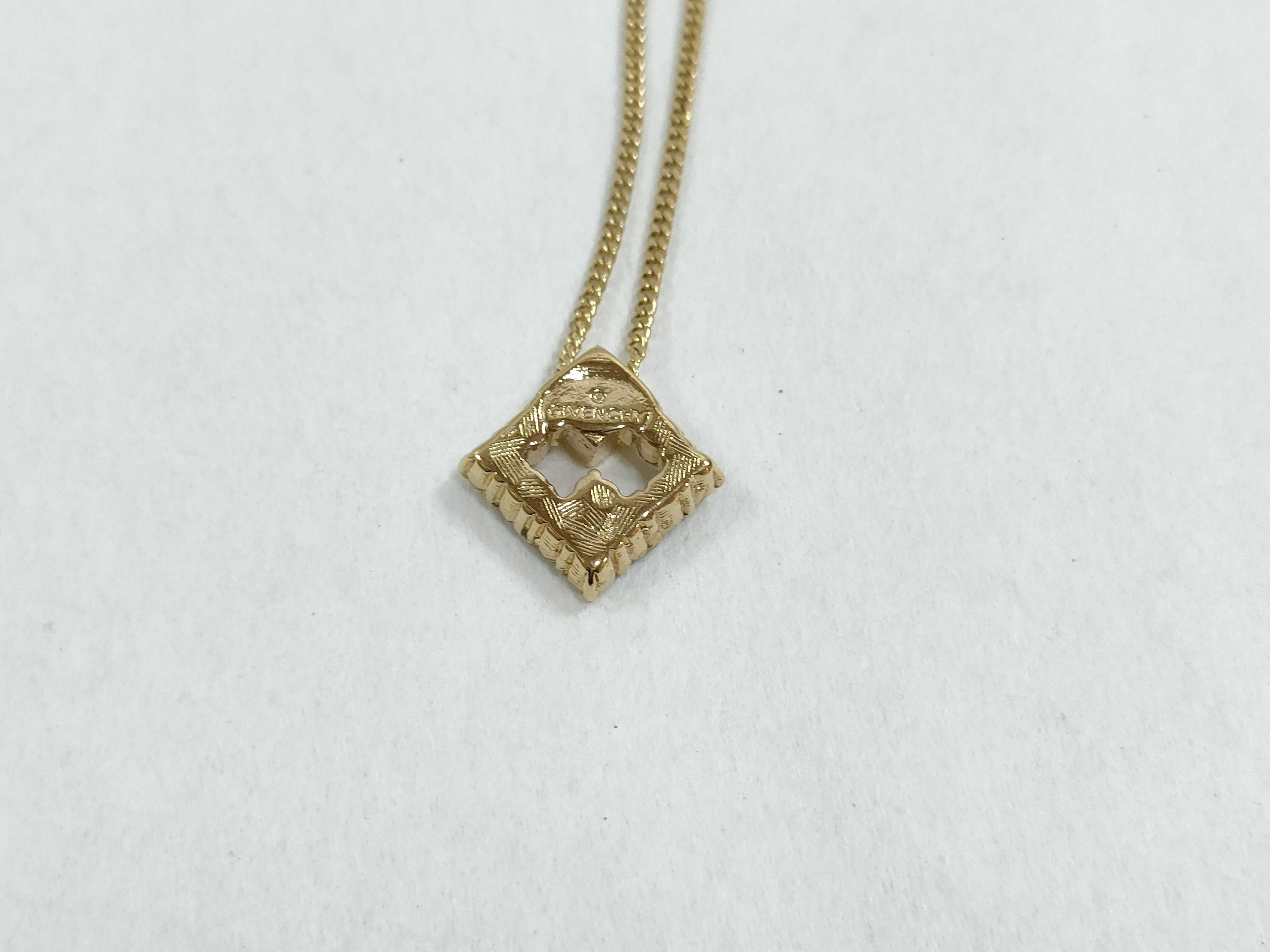 necklace — view 2