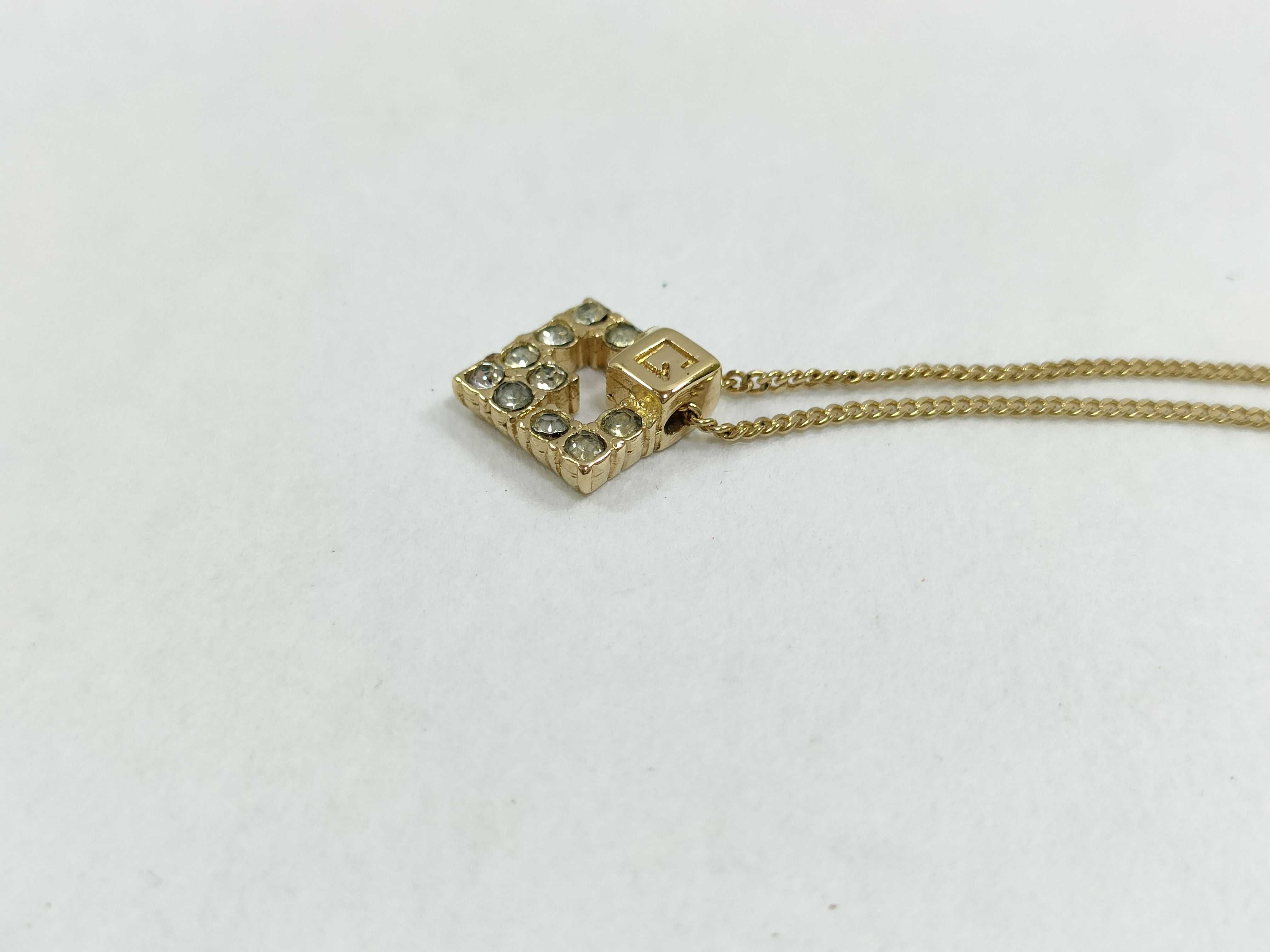 necklace — view 3