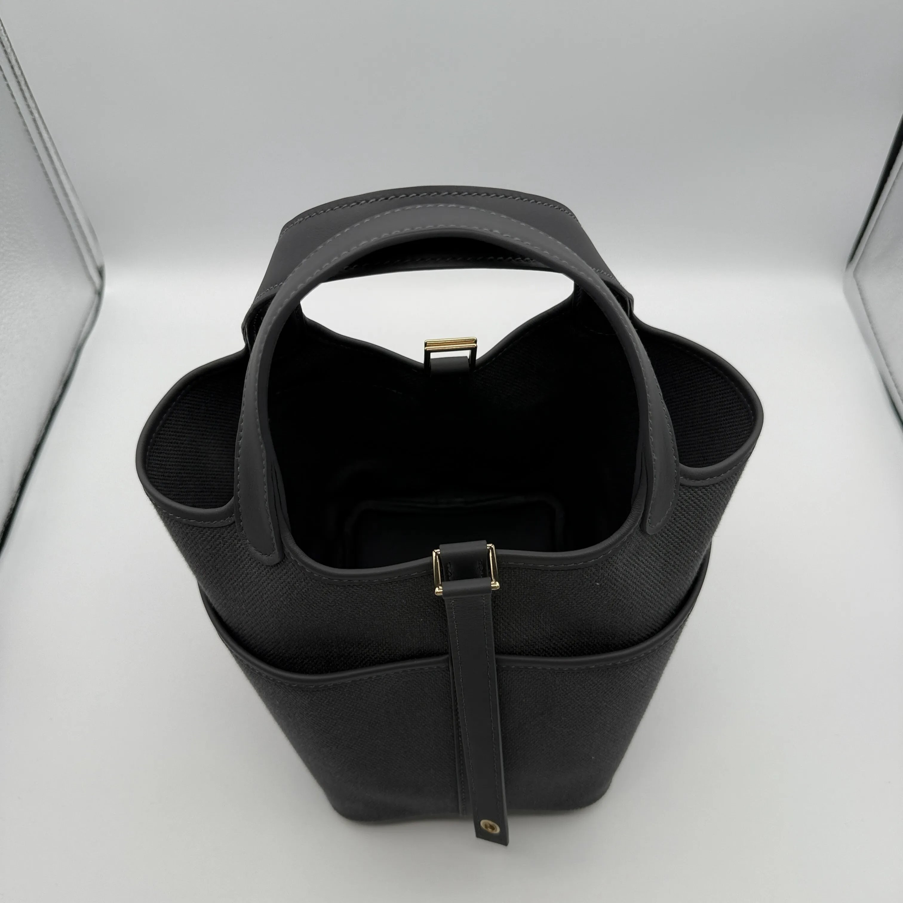 Picotin Lock Cargo Ardoise Material: Toile Goelan/Swift Size: 18 Hardware: Champagne Gold Handbag — view 7