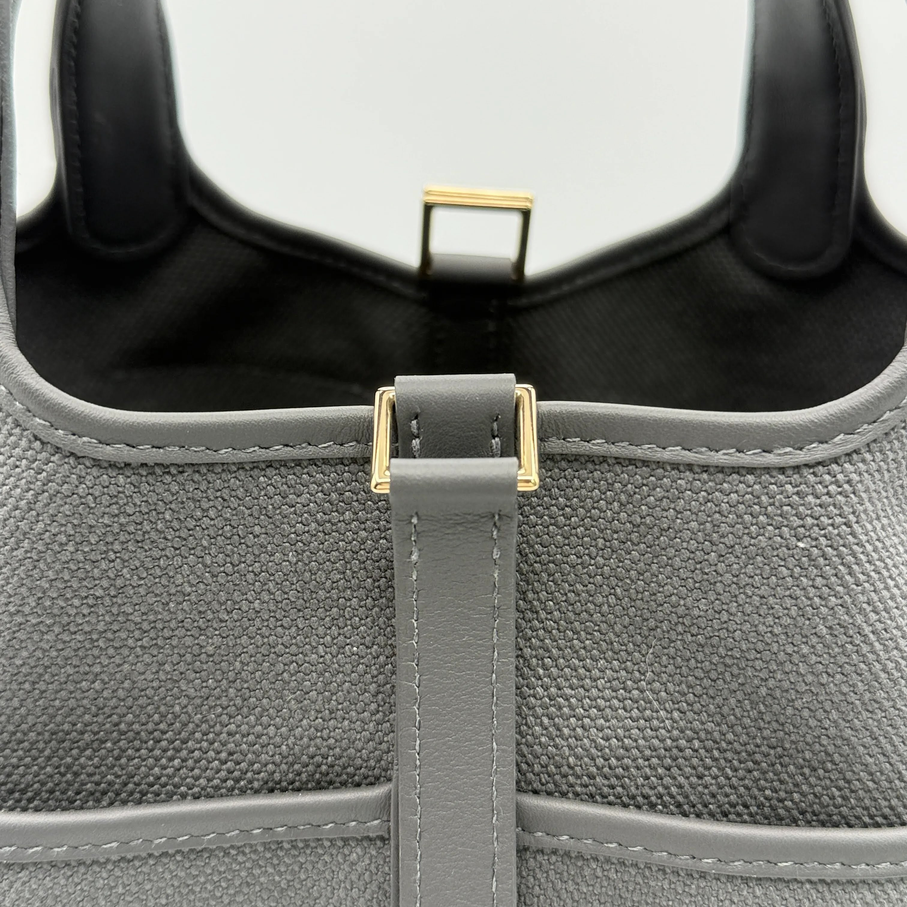 Picotin Lock Cargo Ardoise Material: Toile Goelan/Swift Size: 18 Hardware: Champagne Gold Handbag — view 9