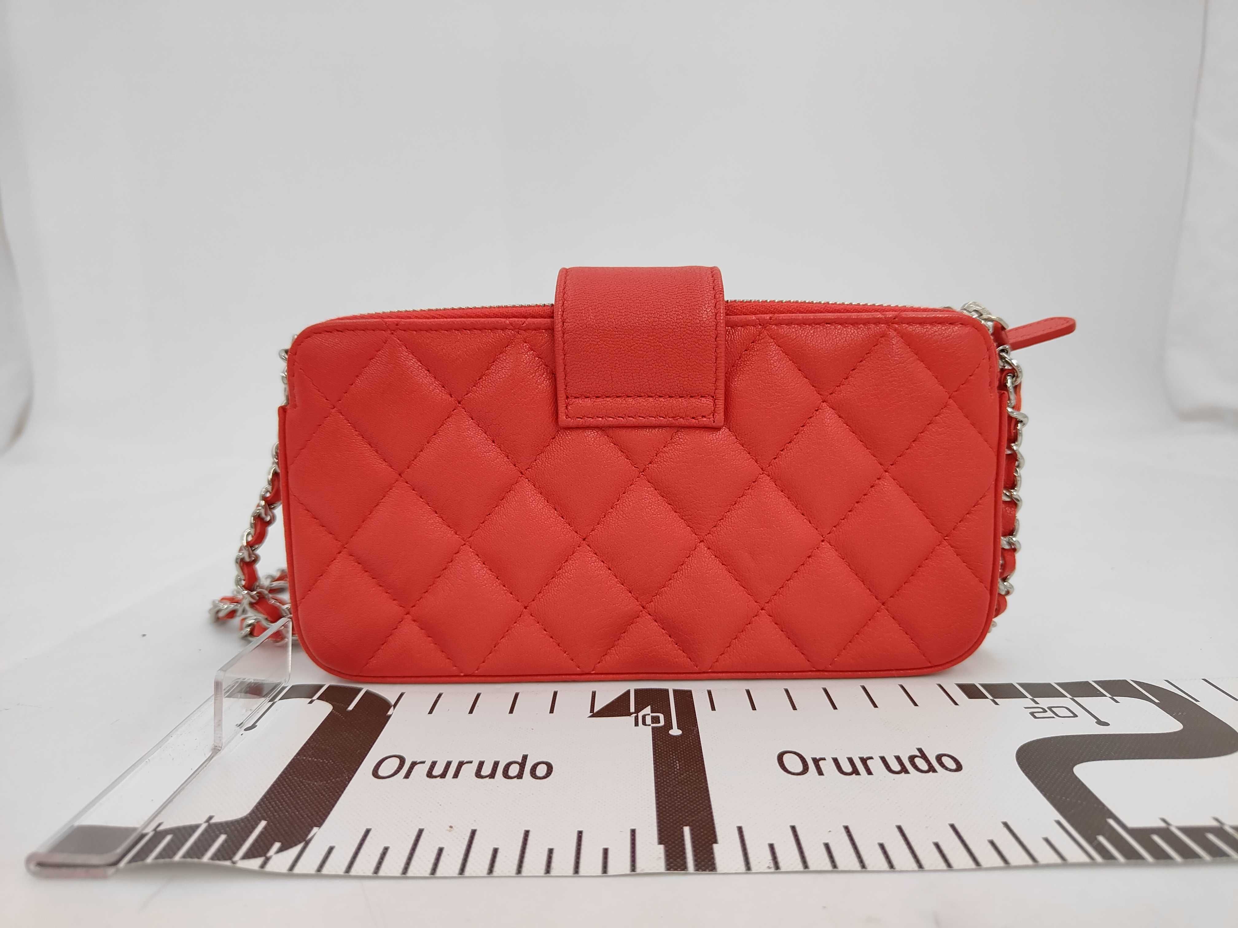 Matelassé Red Chain Wallet (Serial Number 25) Shoulder Bag — view 2