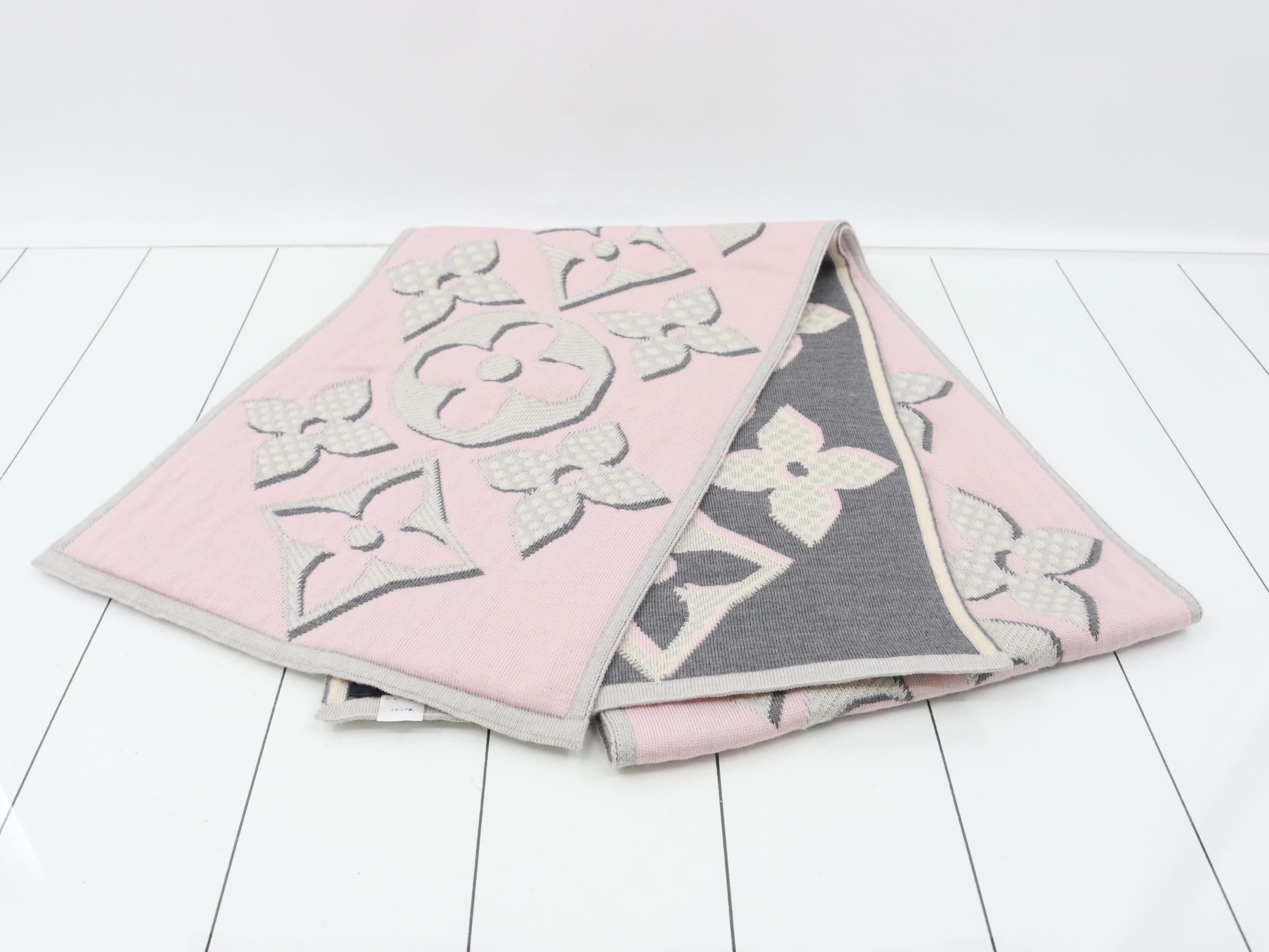 Big monogram long scarf, with domestic tags, pink and gray. — view 2
