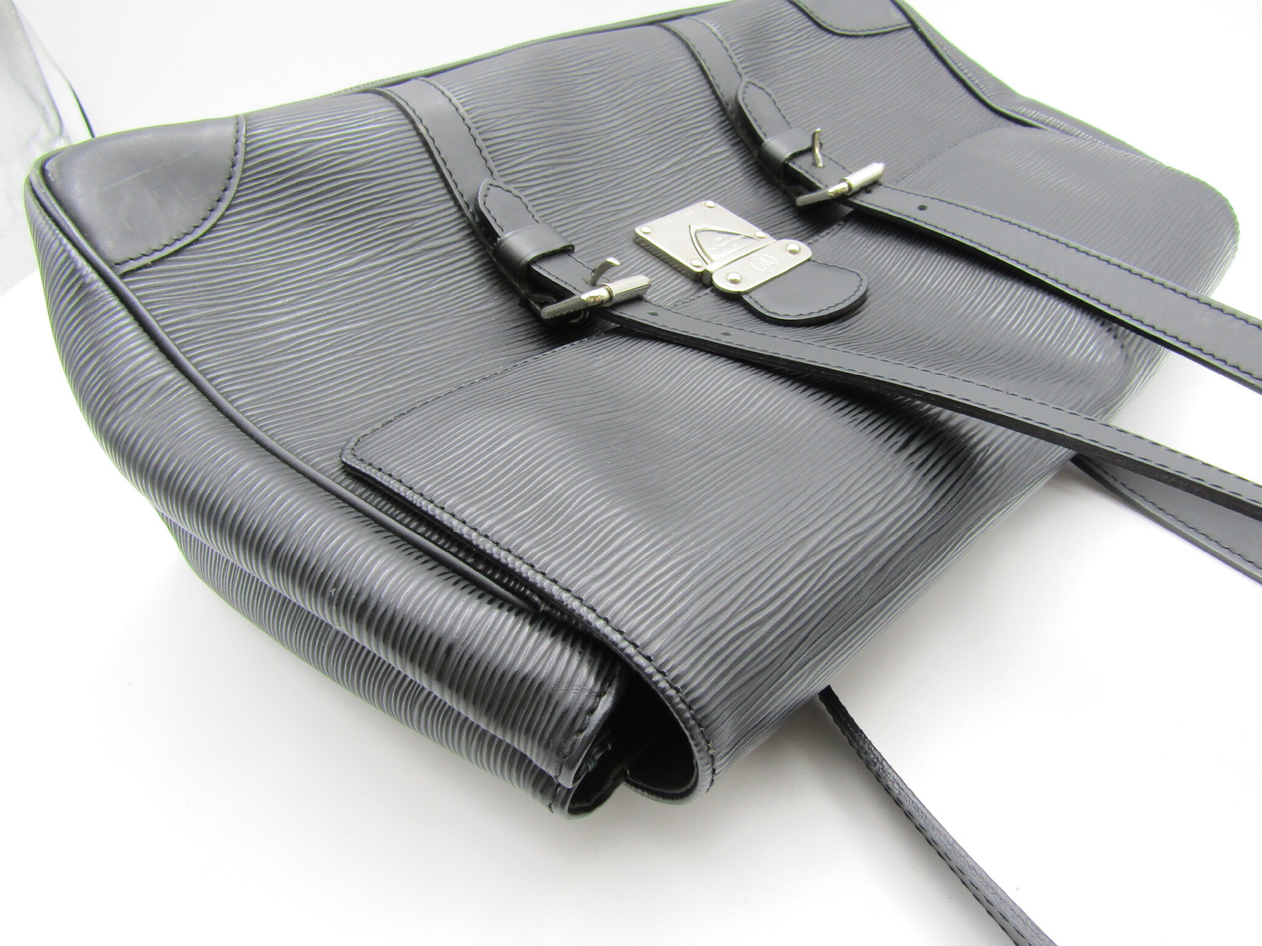 LV Epi Segur MM M58862 Noir Silver Hardware Handbag — view 5