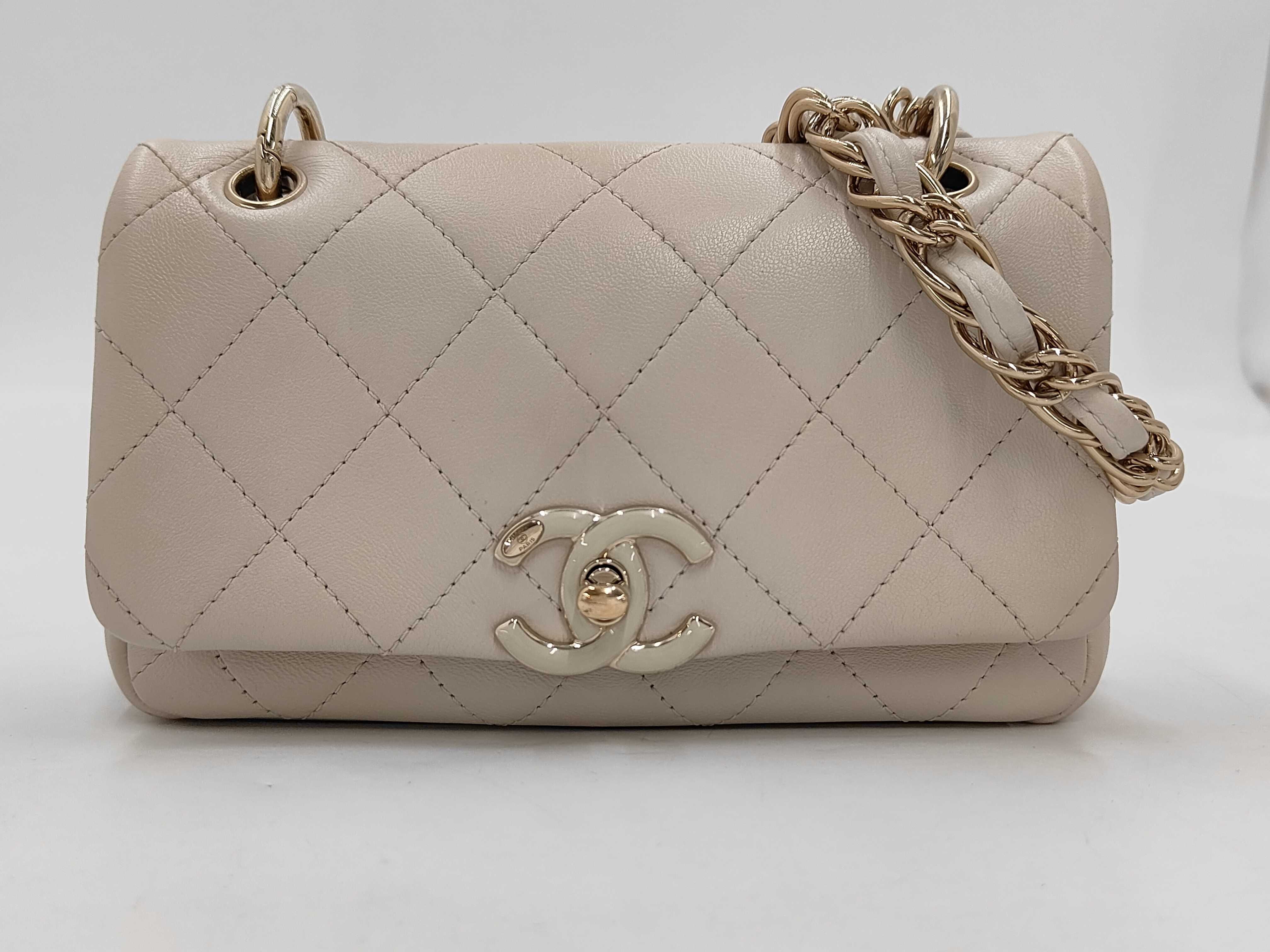 Mini Matelasse Chain Shoulder White Shoulder Bag