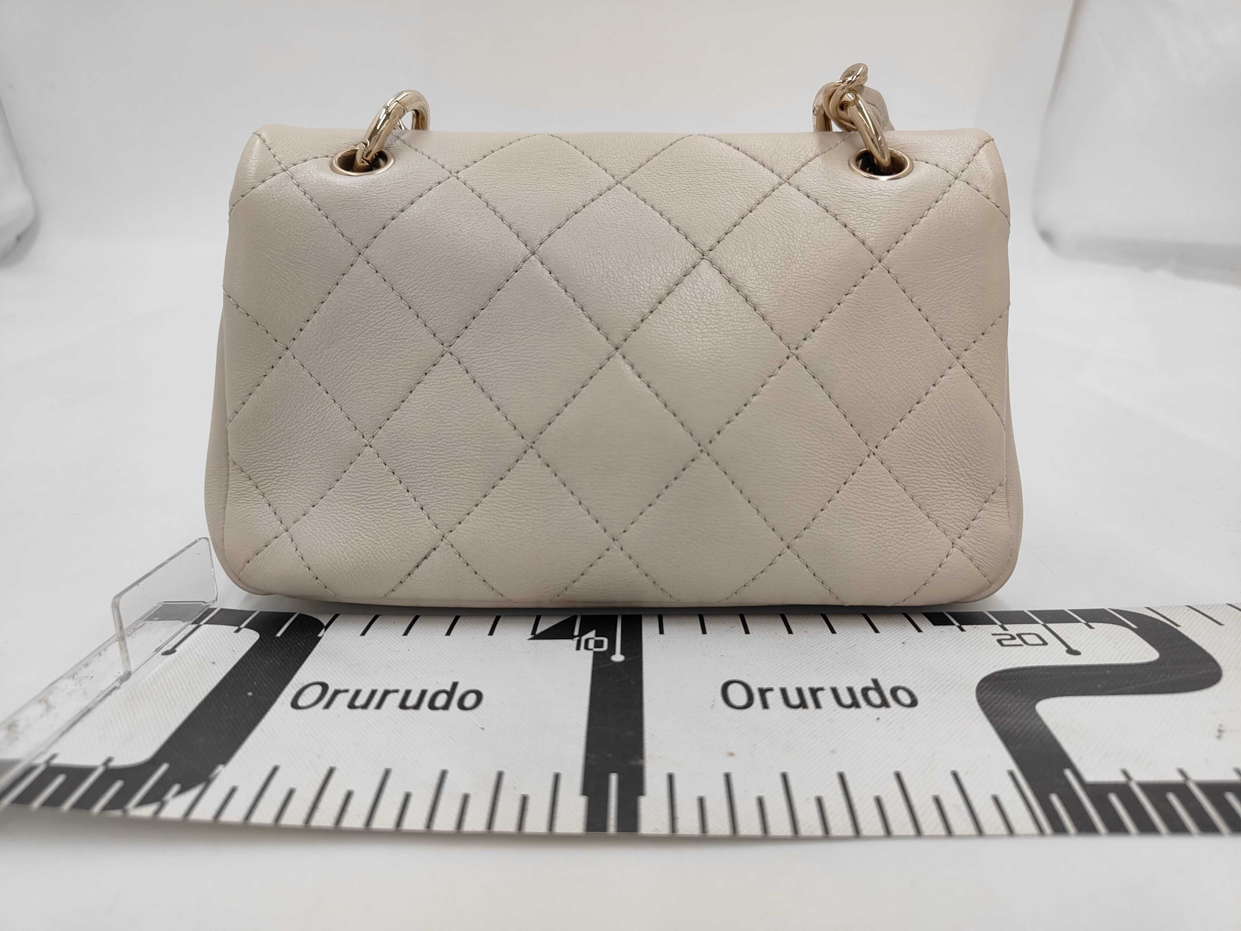 Mini Matelasse Chain Shoulder White Shoulder Bag — view 2