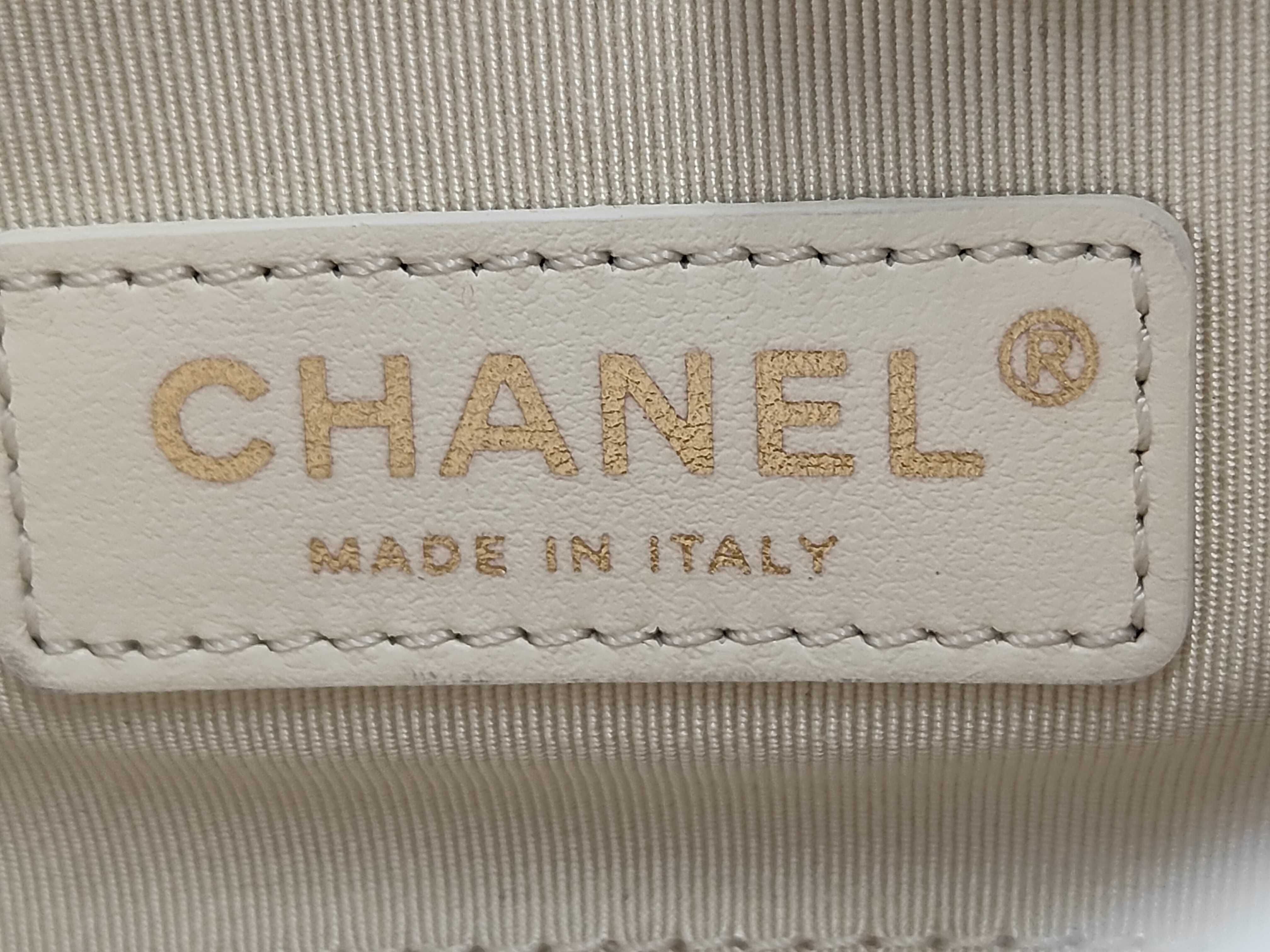 Mini Matelasse Chain Shoulder White Shoulder Bag — view 11