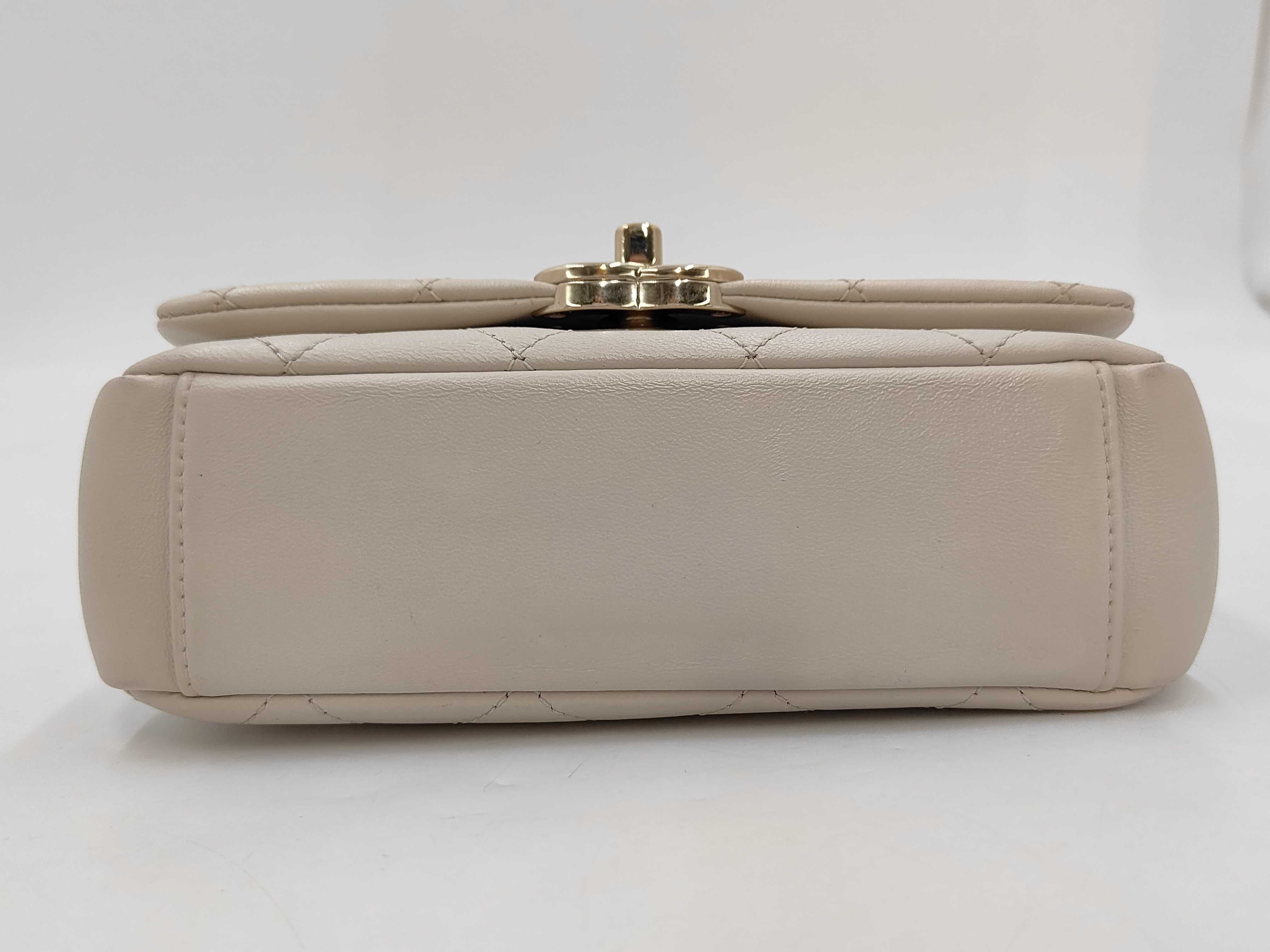 Mini Matelasse Chain Shoulder White Shoulder Bag — view 3