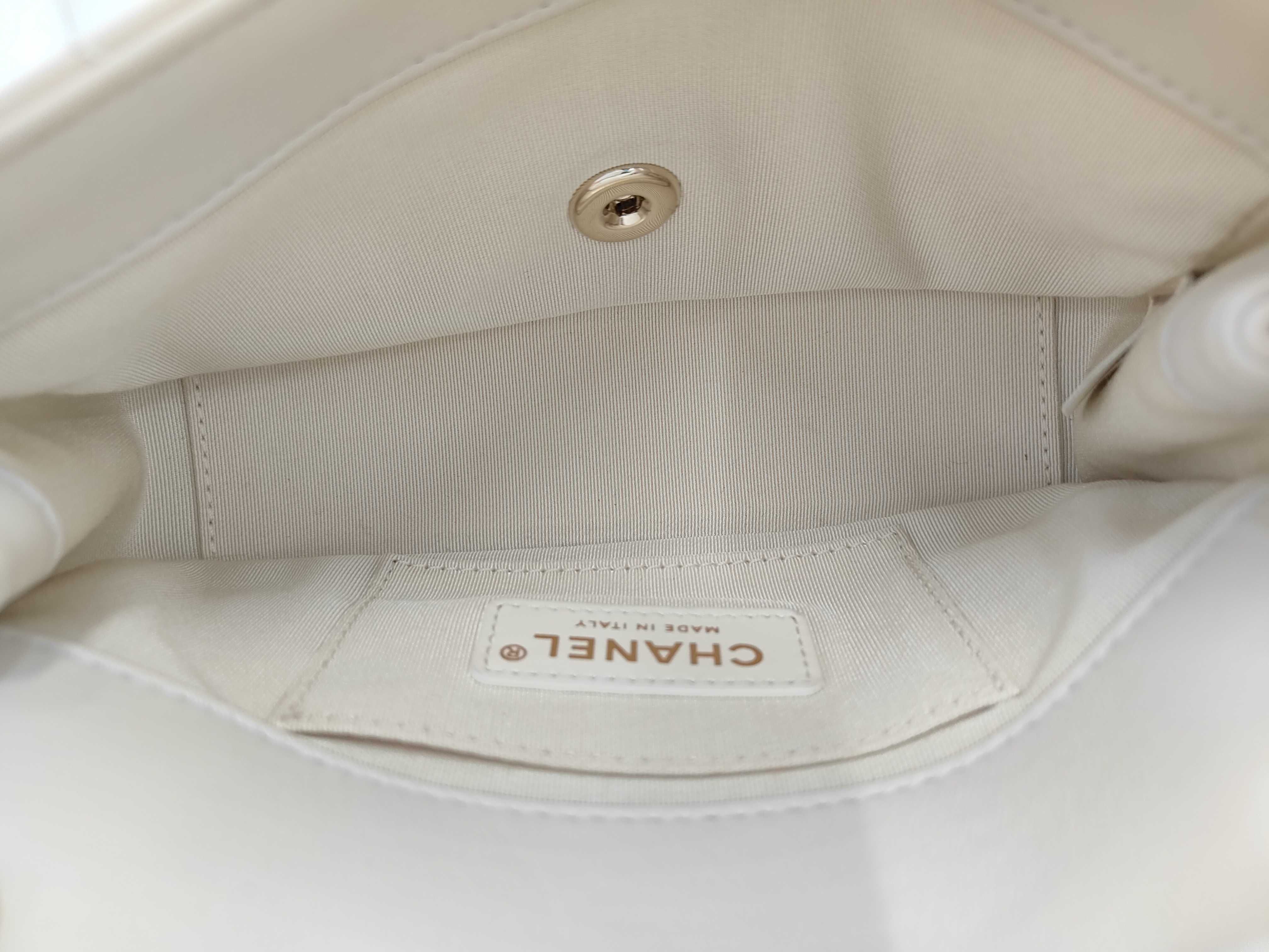 Mini Matelasse Chain Shoulder White Shoulder Bag — view 9