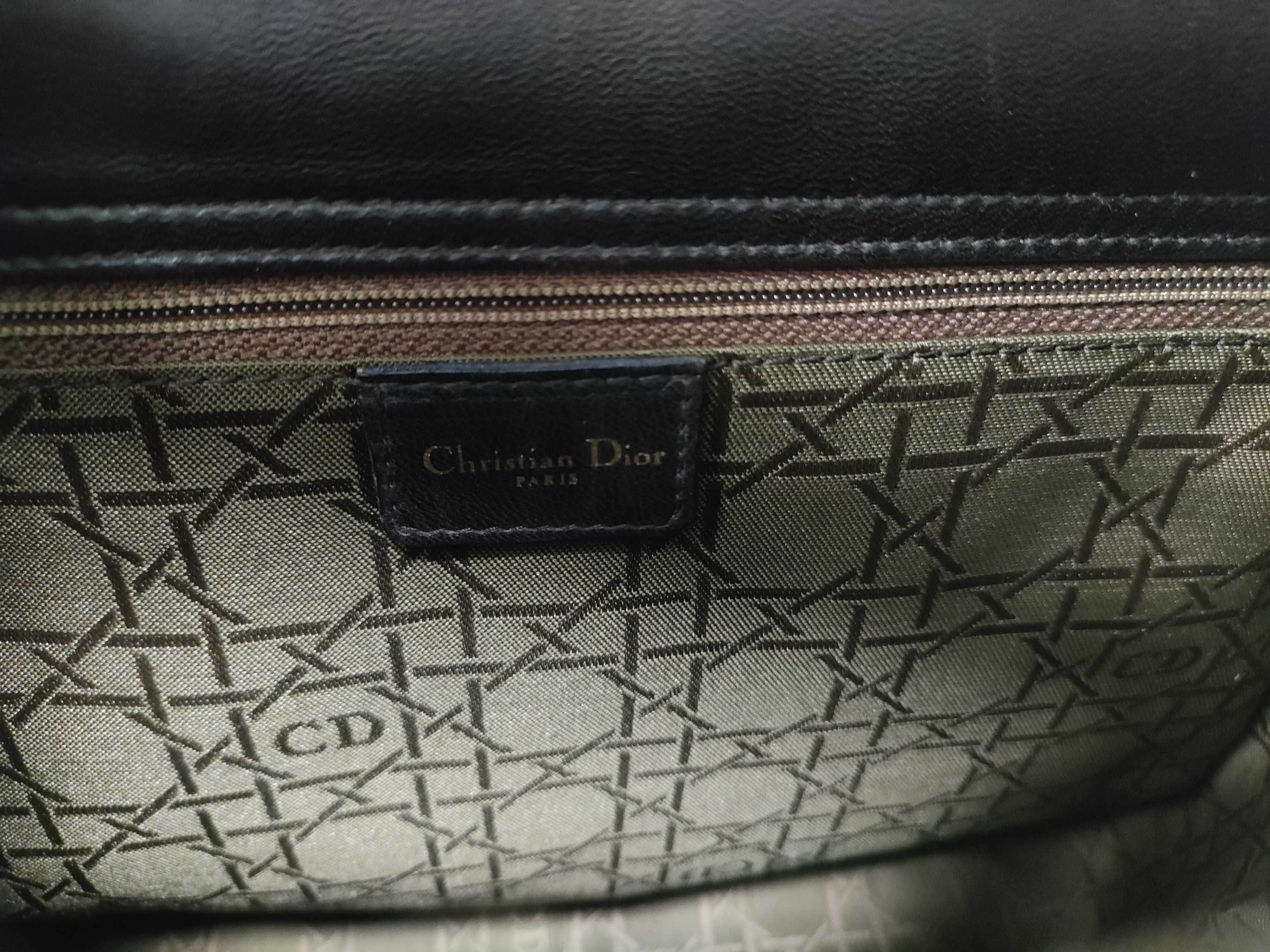 handbag with gold hardware, shoulder bag — view 14
