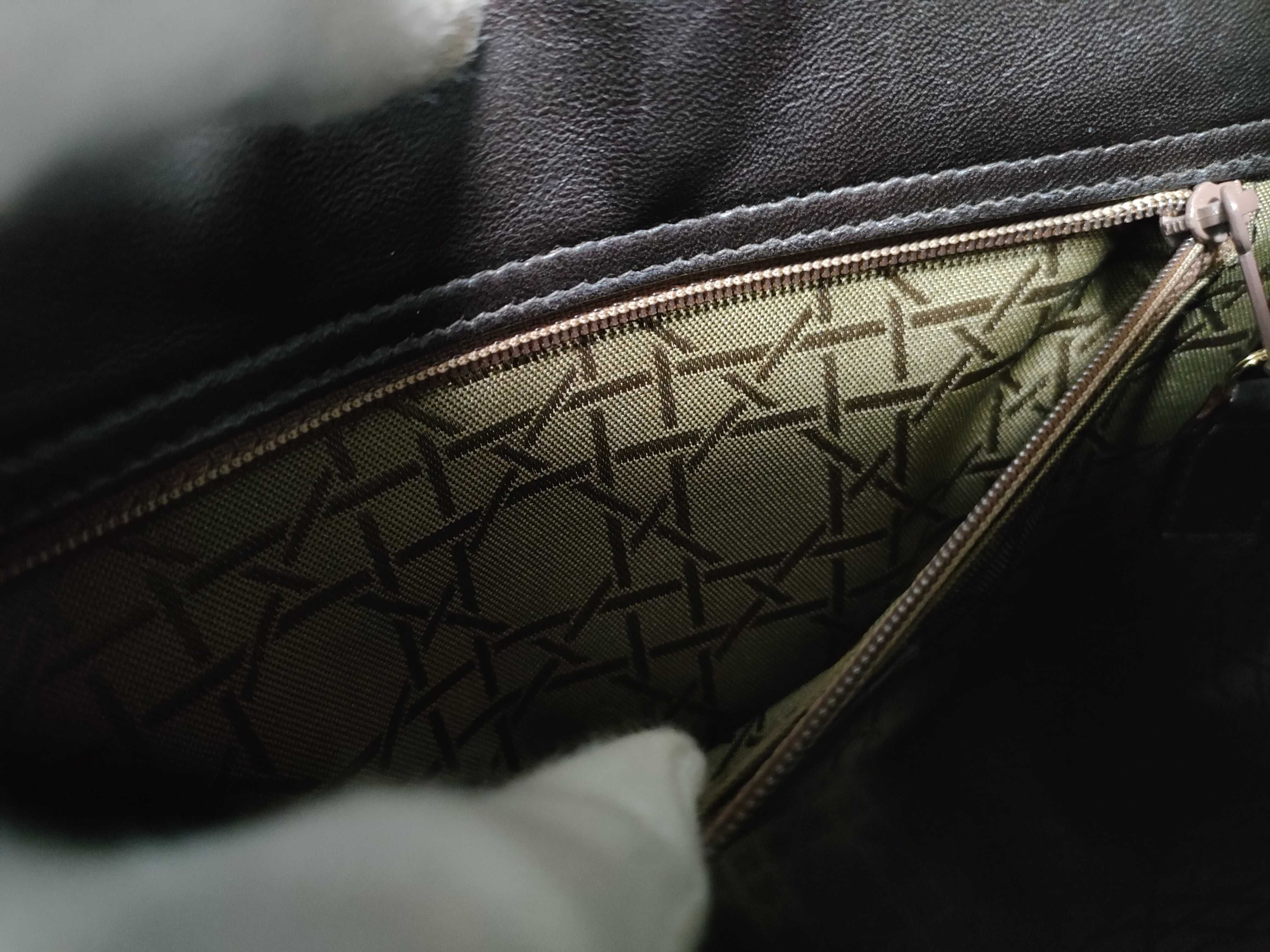 handbag with gold hardware, shoulder bag — view 15