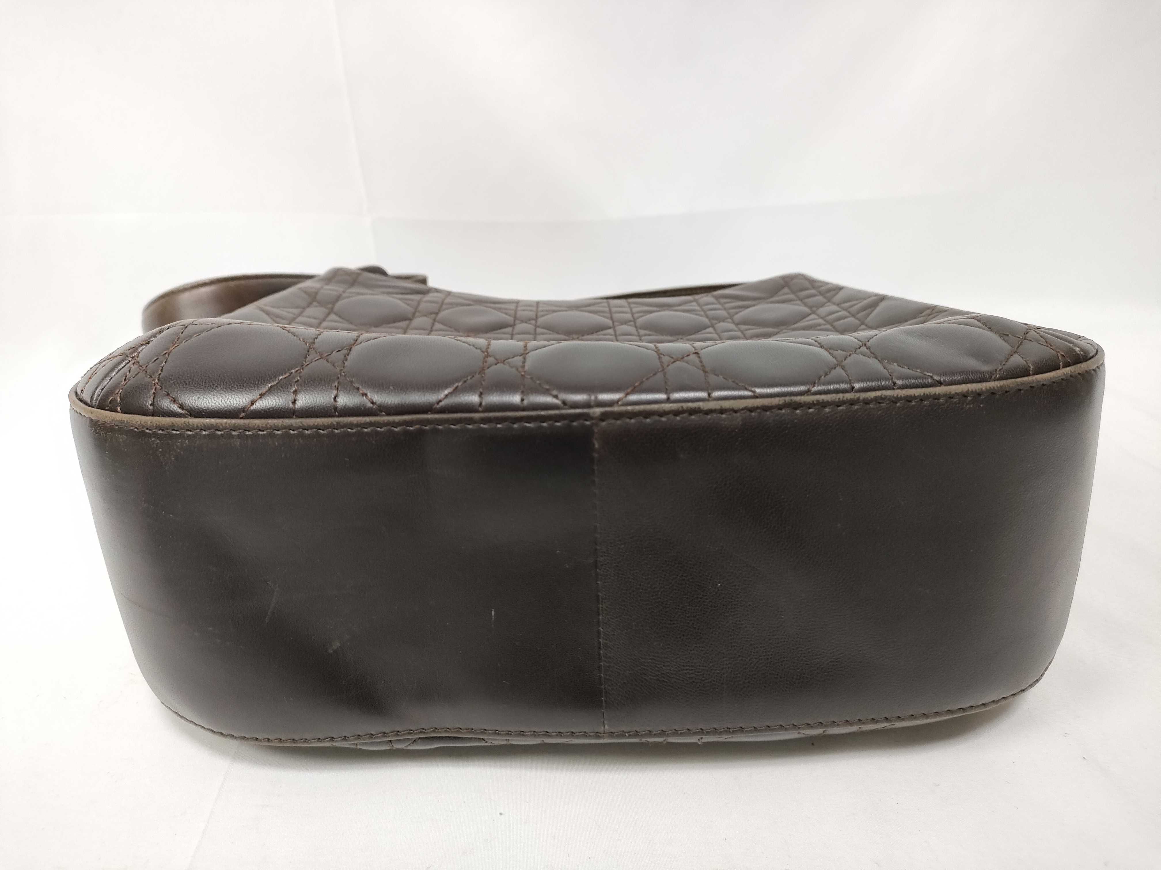 handbag with gold hardware, shoulder bag — view 3