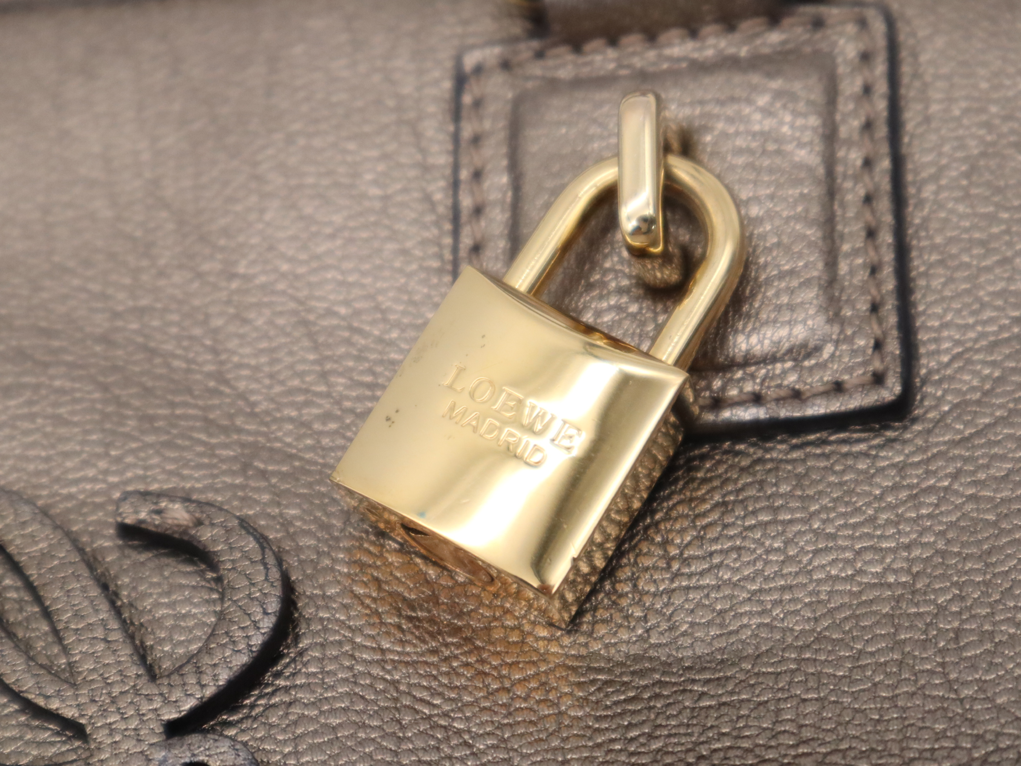 Leather Amazona 28 Handbag with Gold Hardware, Padlock, 2 Keys, and Clochette — view 14